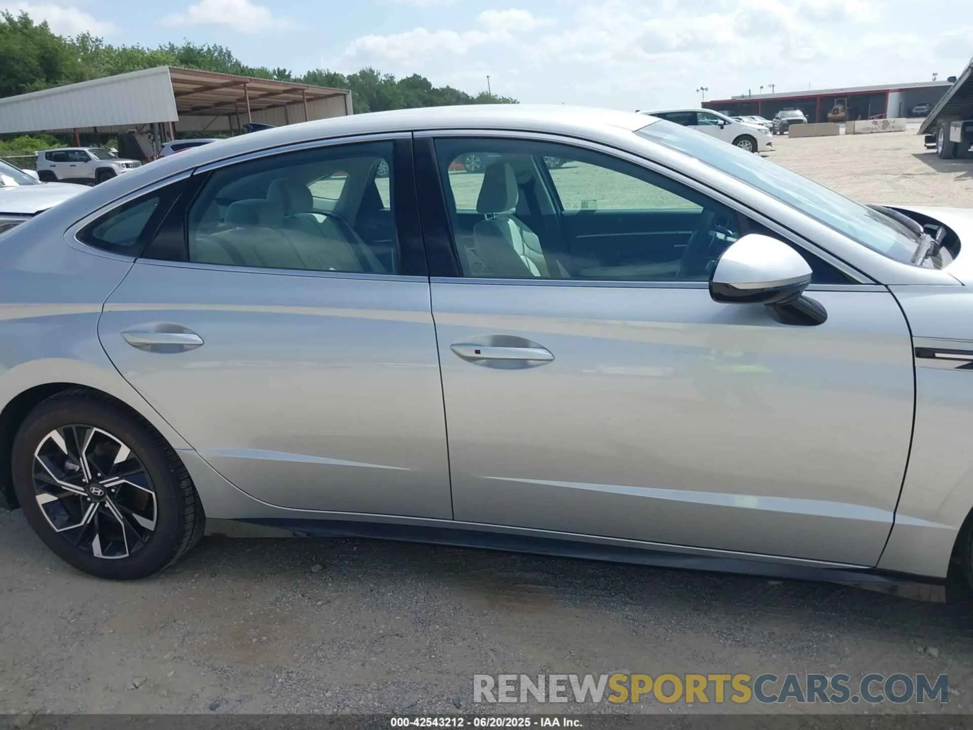 13 Photograph of a damaged car KMHL64JA9SA470854 HYUNDAI SONATA 2025