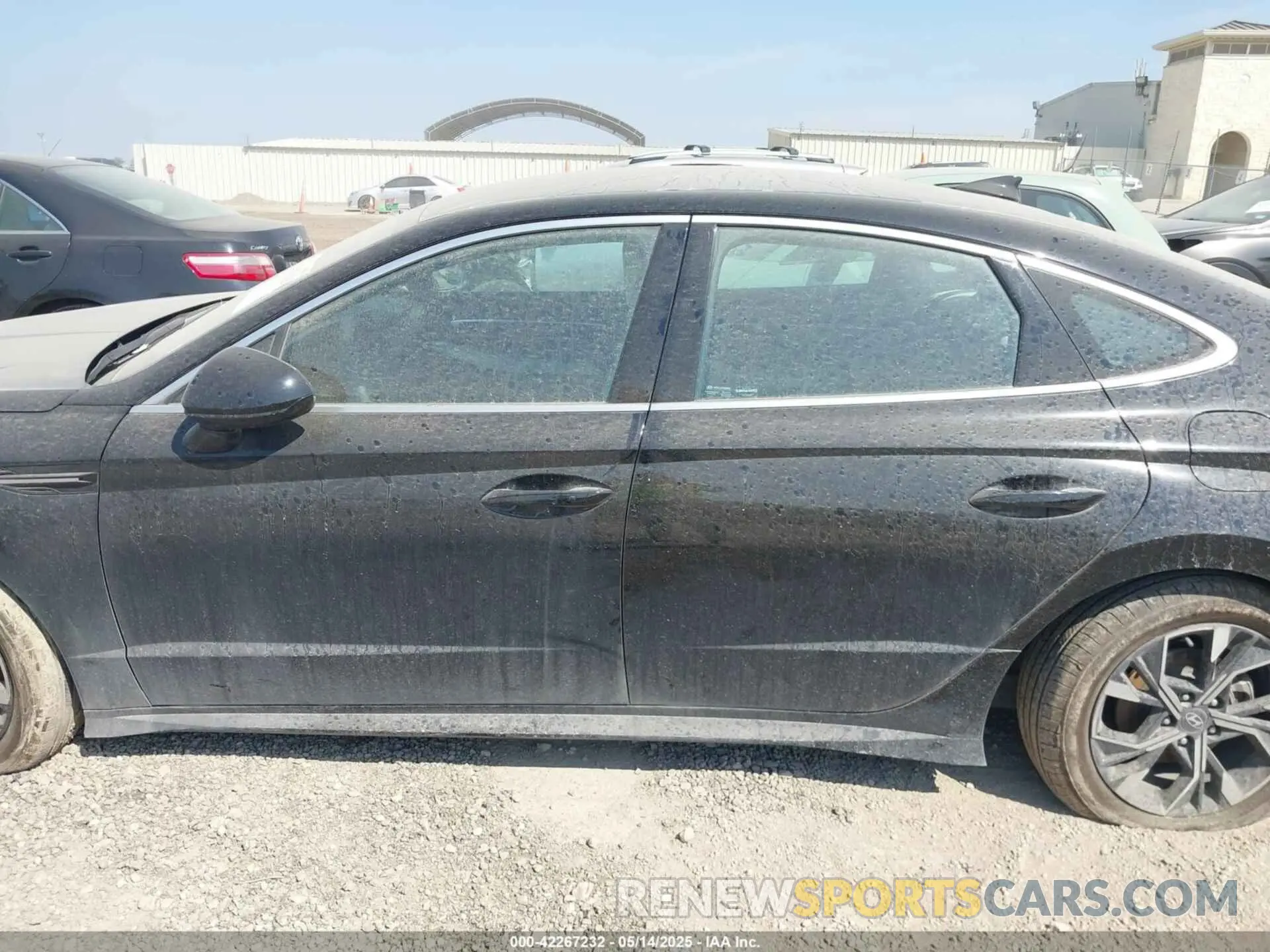 14 Photograph of a damaged car KMHL64JAXSA437748 HYUNDAI SONATA 2025