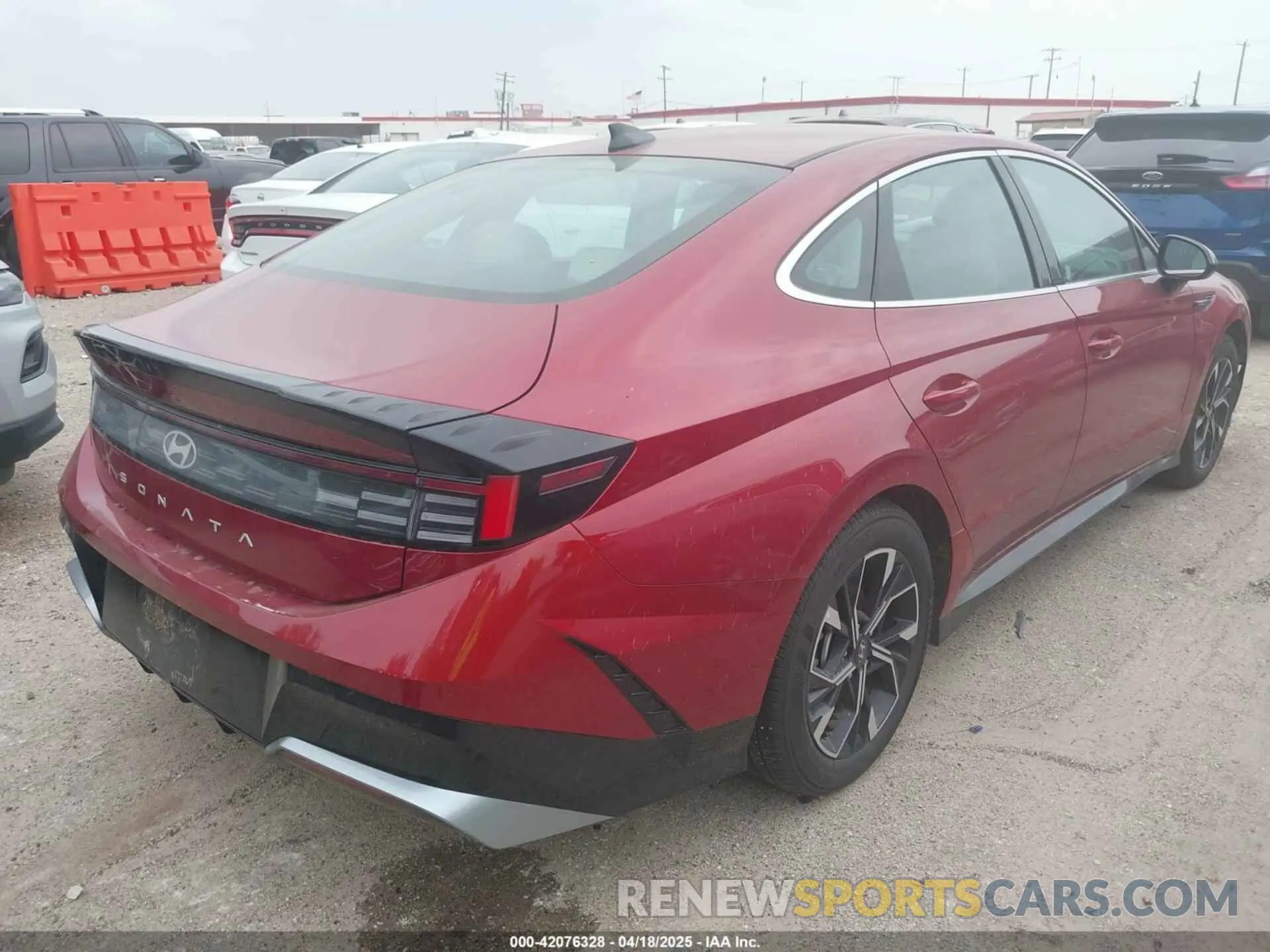 4 Photograph of a damaged car KMHL64JAXSA451715 HYUNDAI SONATA 2025
