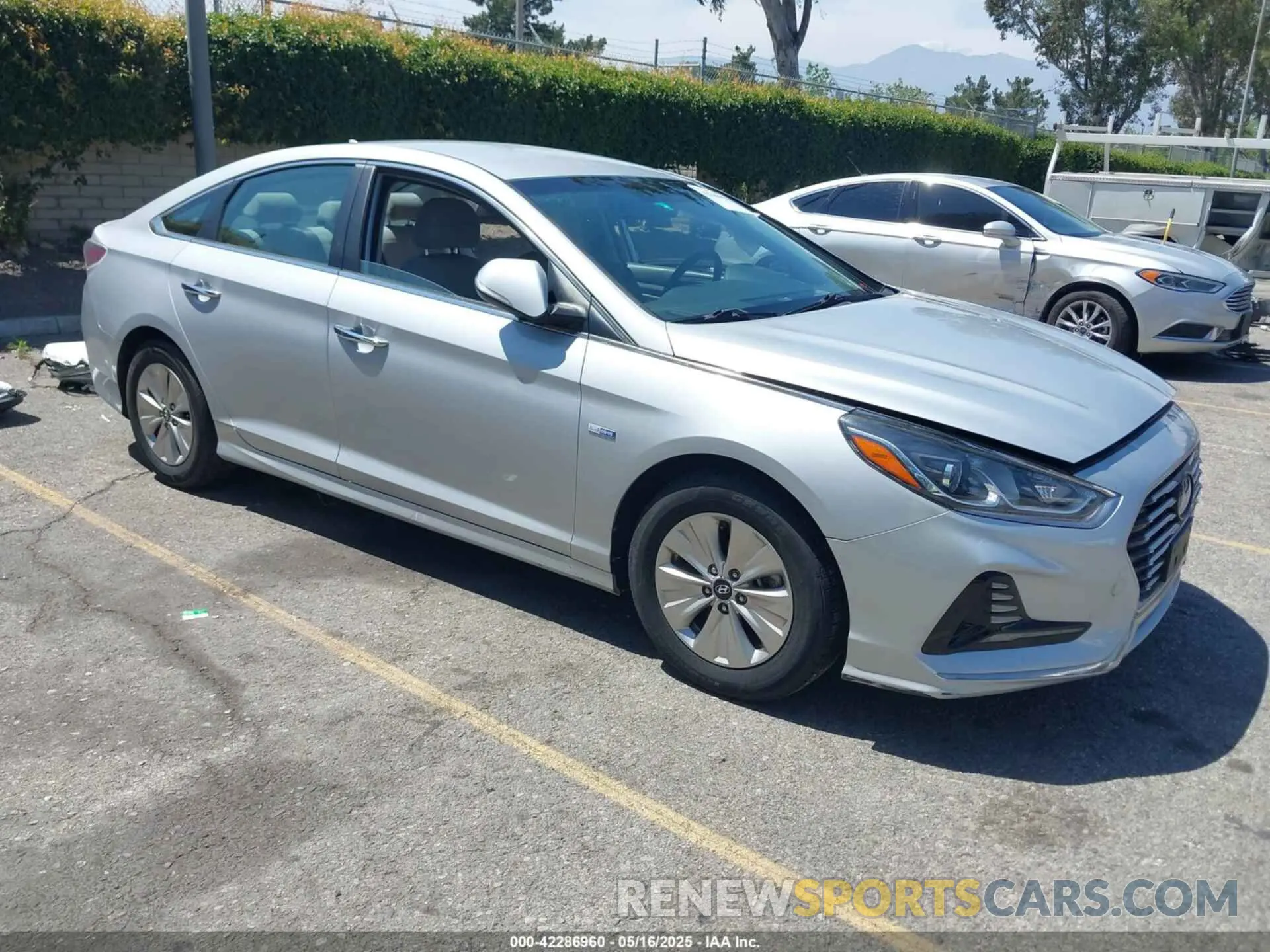 1 Photograph of a damaged car KMHE24L31KA091656 HYUNDAI SONATA HYBRID 2019