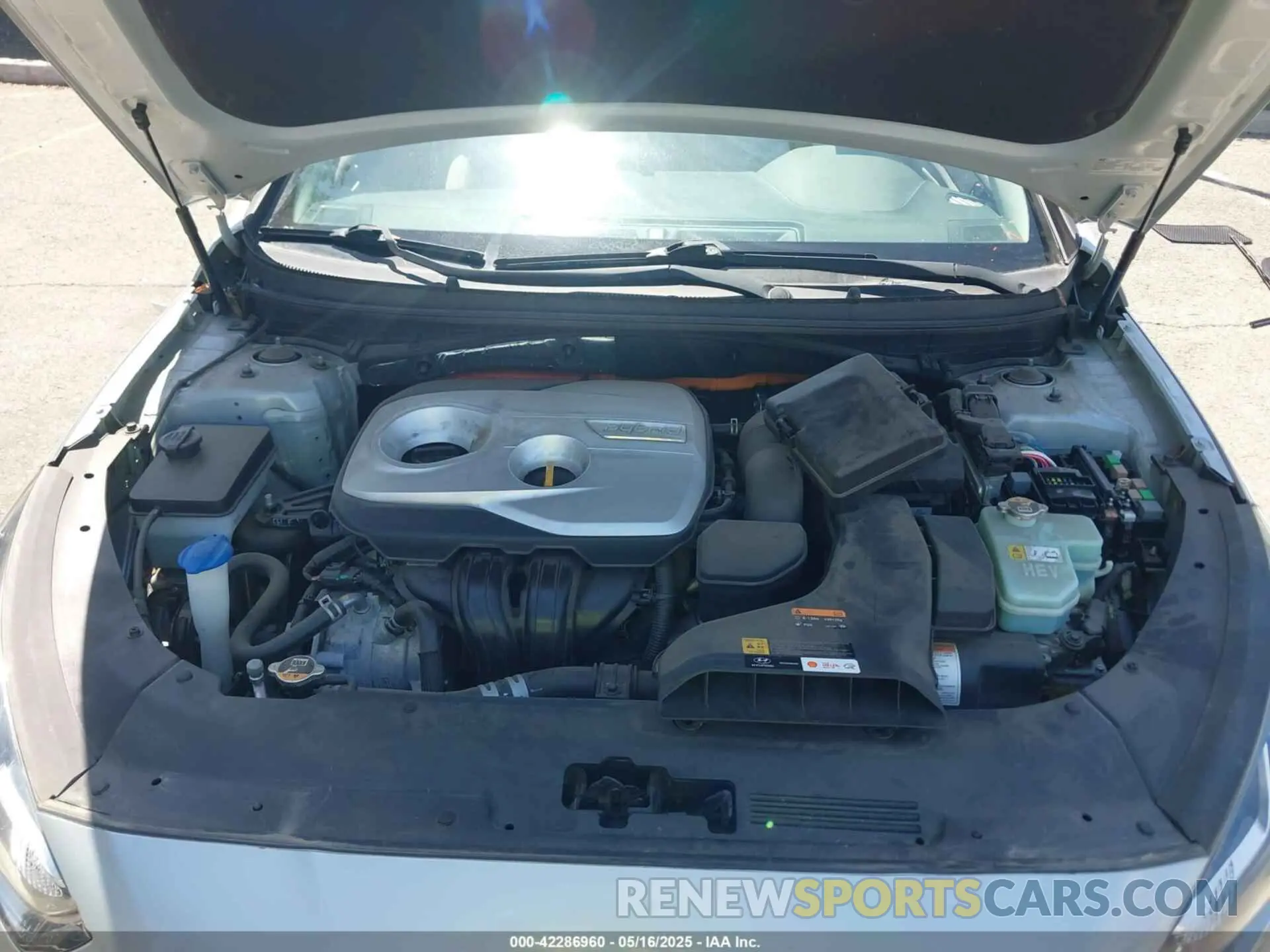 10 Photograph of a damaged car KMHE24L31KA091656 HYUNDAI SONATA HYBRID 2019