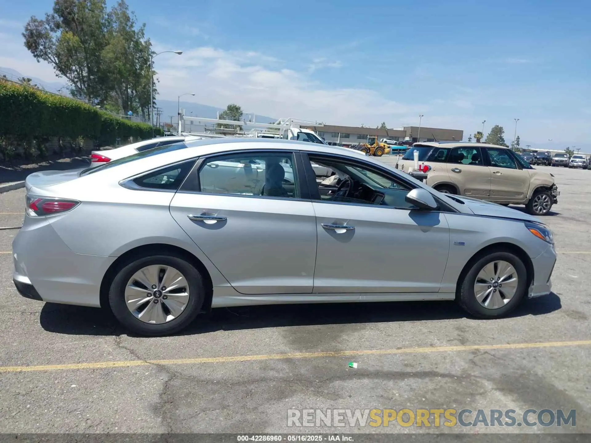 13 Photograph of a damaged car KMHE24L31KA091656 HYUNDAI SONATA HYBRID 2019