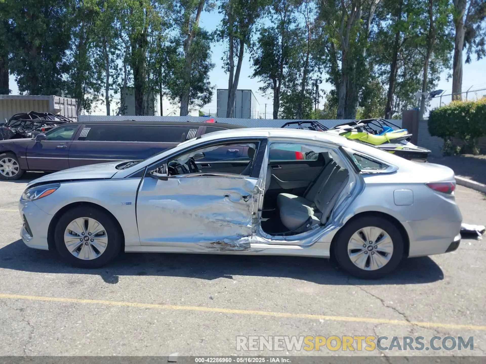14 Photograph of a damaged car KMHE24L31KA091656 HYUNDAI SONATA HYBRID 2019
