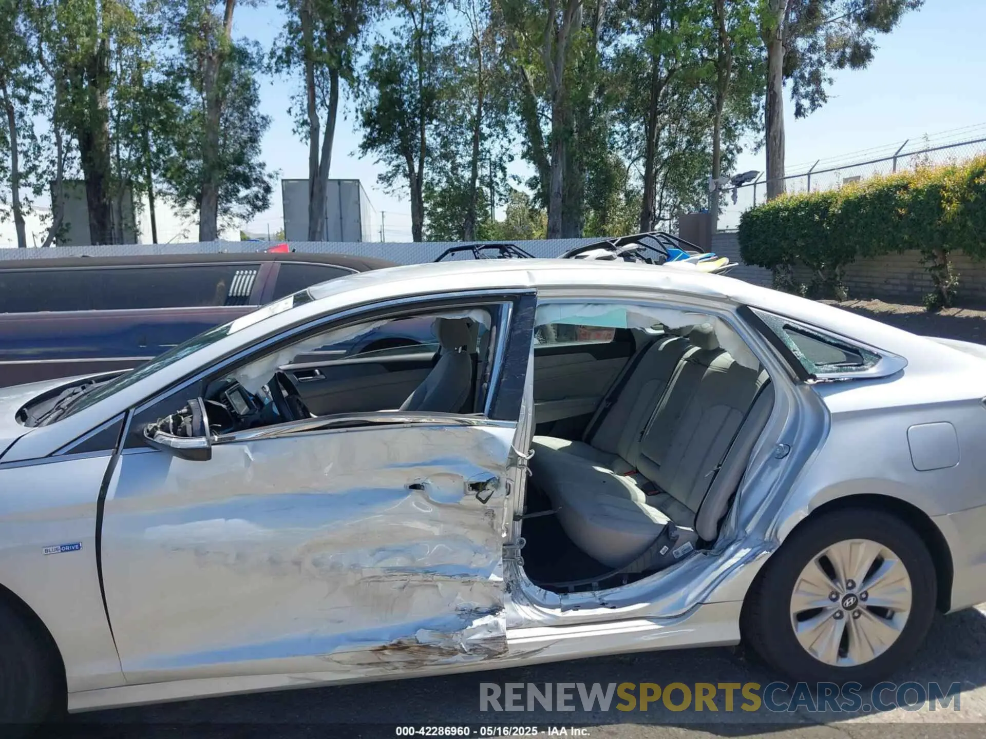 6 Photograph of a damaged car KMHE24L31KA091656 HYUNDAI SONATA HYBRID 2019