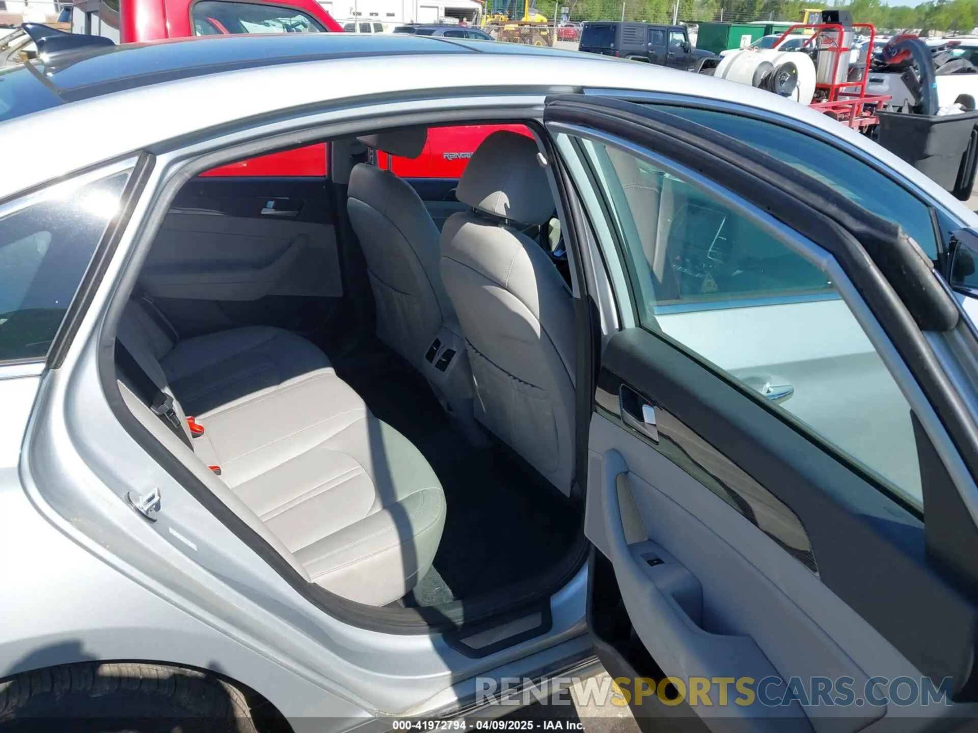 8 Фотография поврежденного автомобиля KMHE34L32KA090514 HYUNDAI SONATA HYBRID 2019