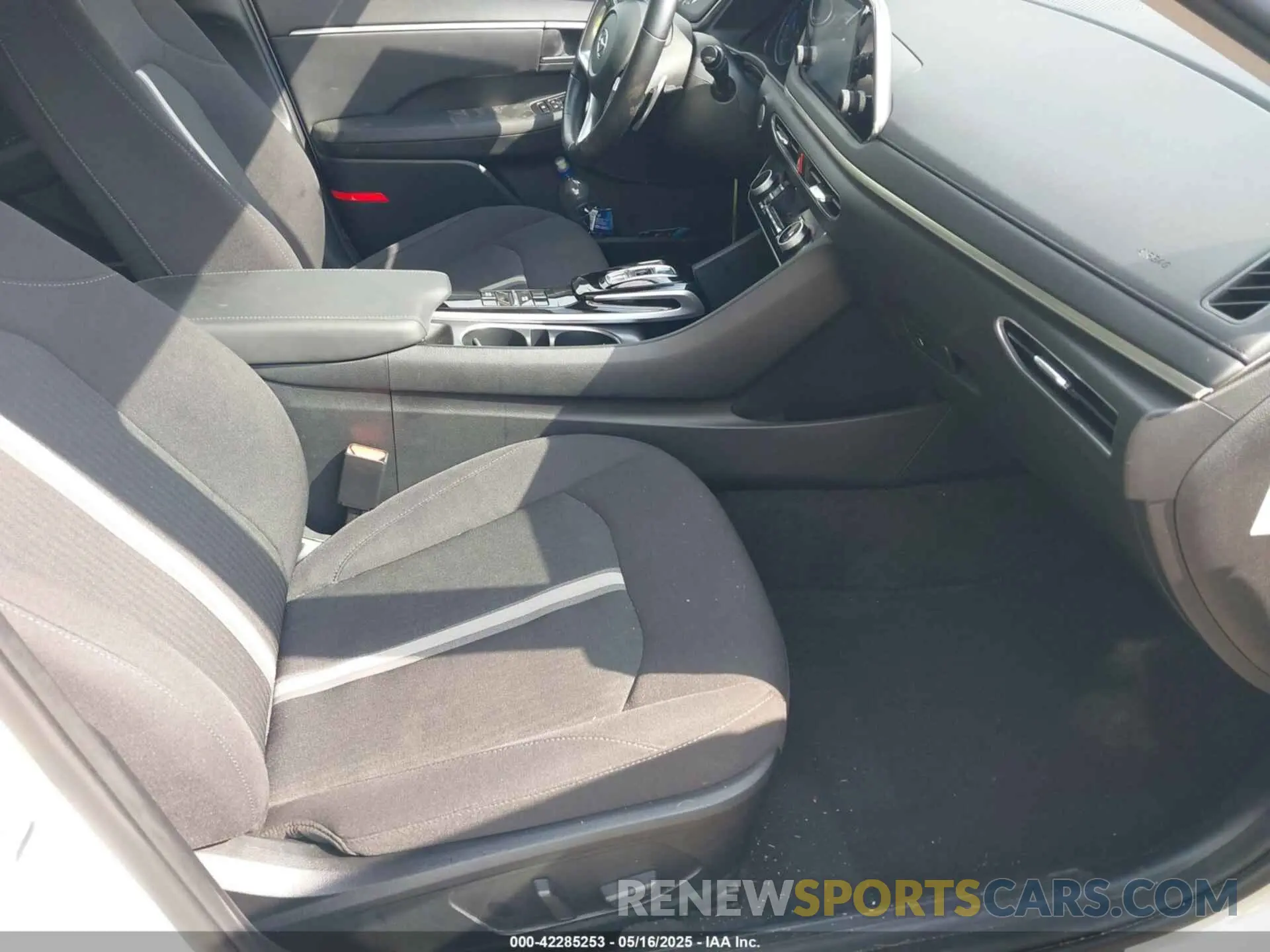 5 Photograph of a damaged car KMHL34JJ5NA047444 HYUNDAI SONATA HYBRID 2022