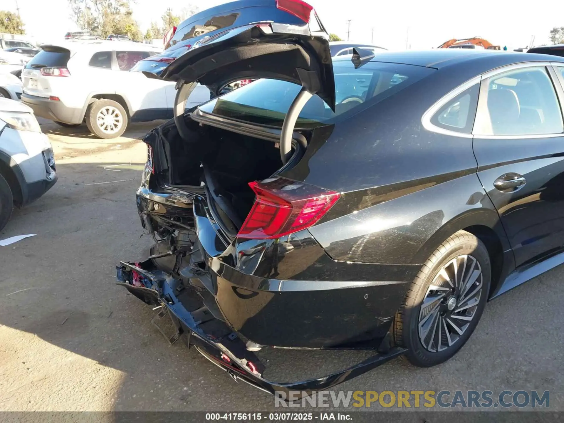 17 Photograph of a damaged car KMHL54JJ8PA075462 HYUNDAI SONATA HYBRID 2023