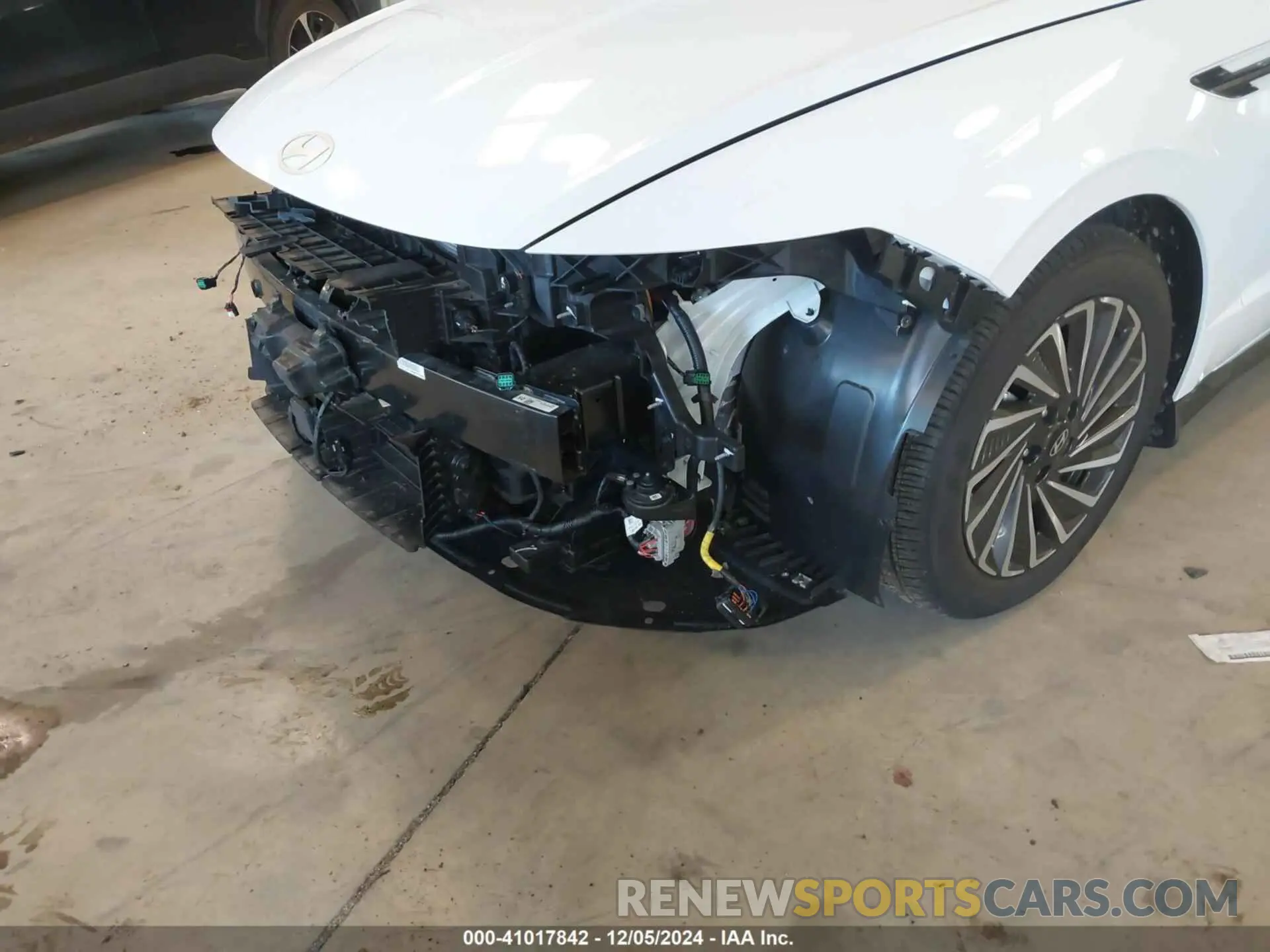 19 Photograph of a damaged car KMHL34JJ5RA085911 HYUNDAI SONATA HYBRID 2024