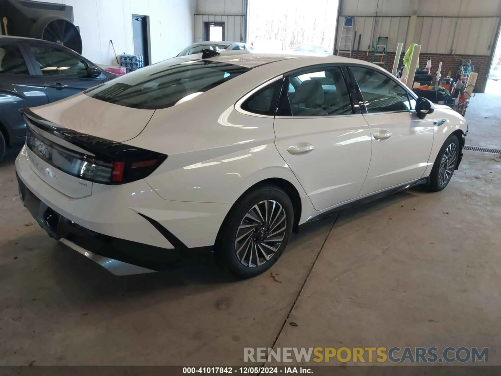 4 Photograph of a damaged car KMHL34JJ5RA085911 HYUNDAI SONATA HYBRID 2024