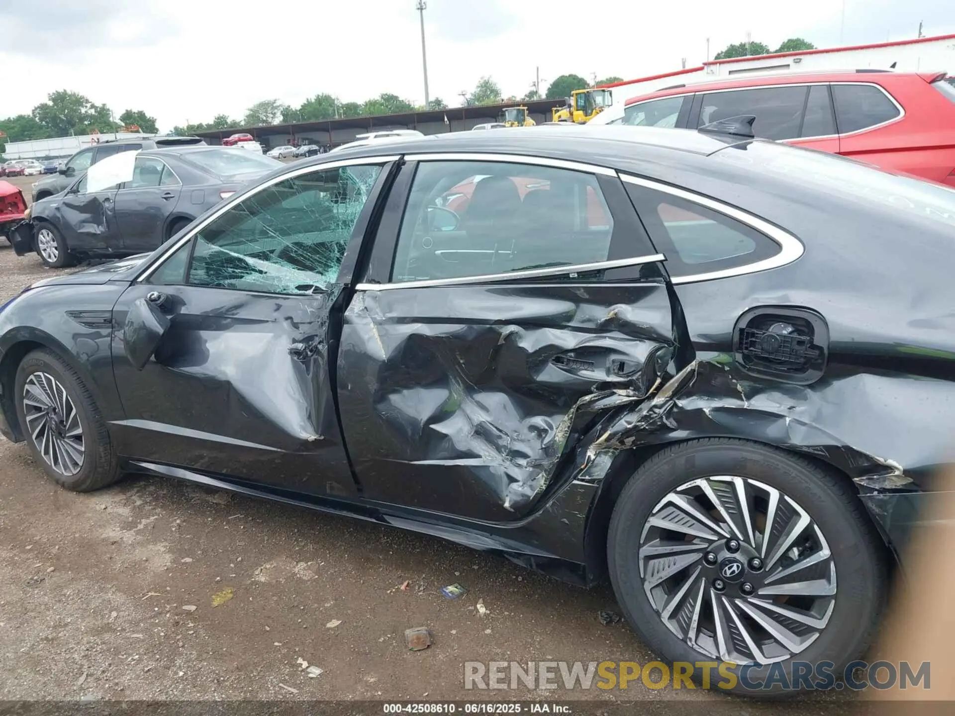 14 Photograph of a damaged car KMHL34JJ5RA098531 HYUNDAI SONATA HYBRID 2024