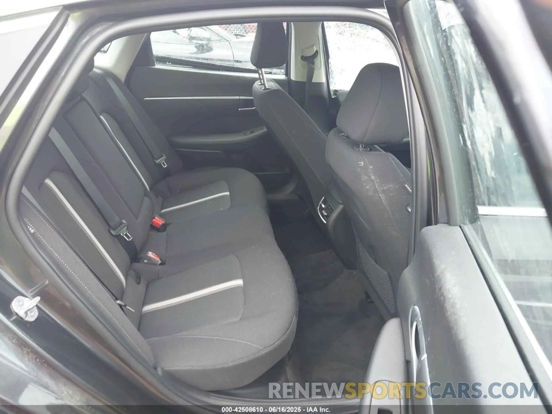 8 Photograph of a damaged car KMHL34JJ5RA098531 HYUNDAI SONATA HYBRID 2024