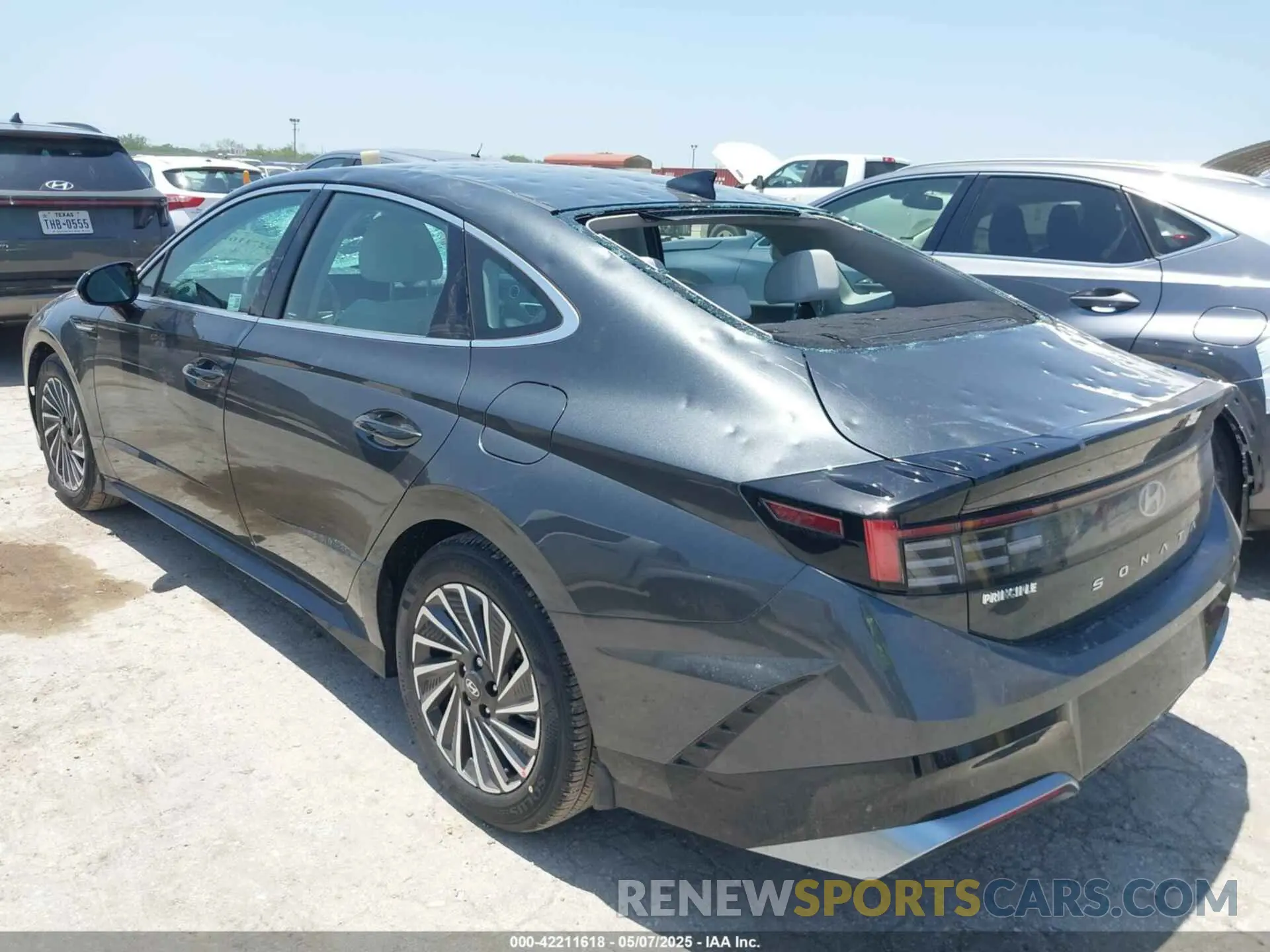 3 Photograph of a damaged car KMHL34JJ1SA117193 HYUNDAI SONATA HYBRID 2025