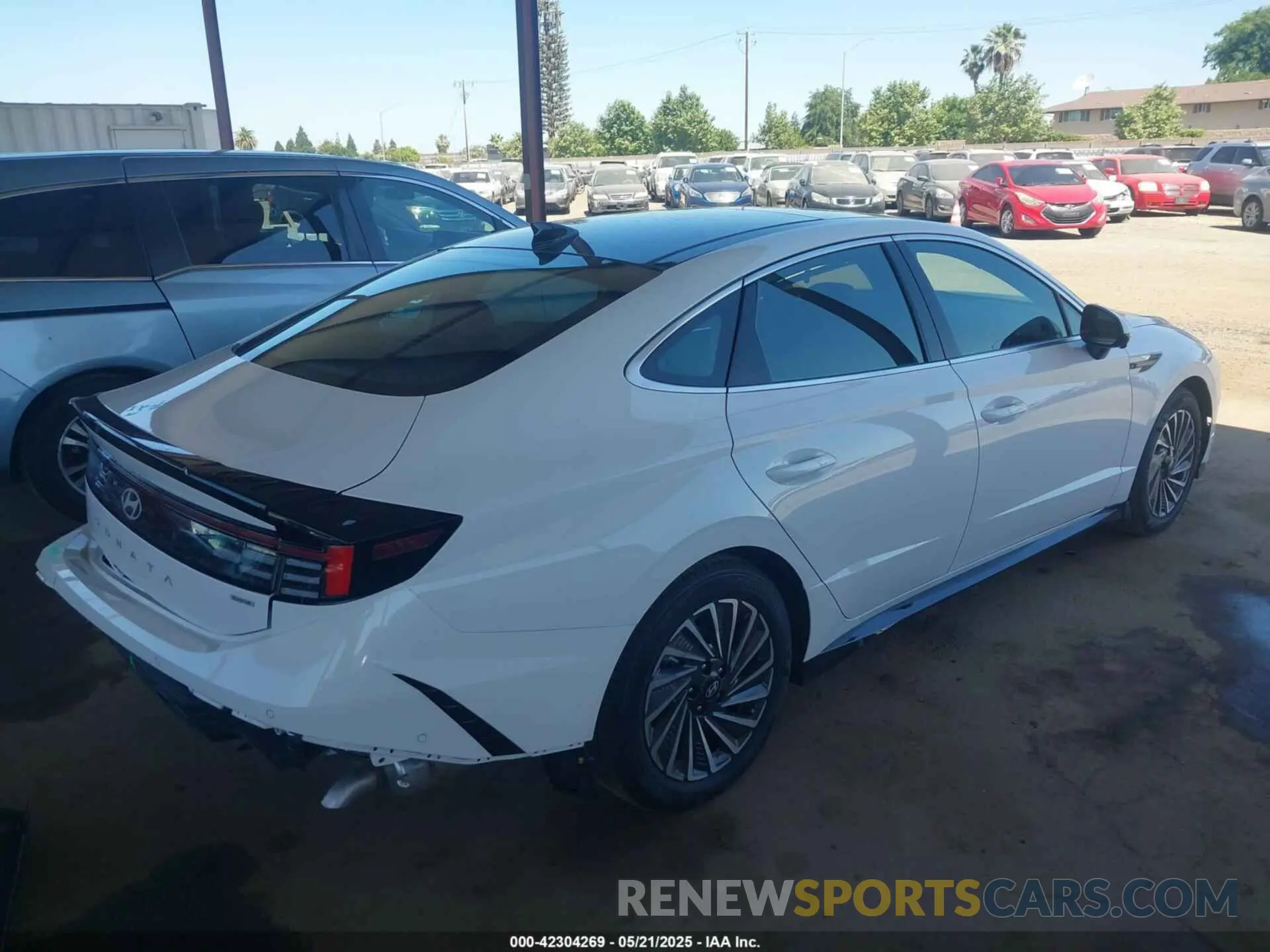 4 Photograph of a damaged car KMHL54JJ0SA119365 HYUNDAI SONATA HYBRID 2025