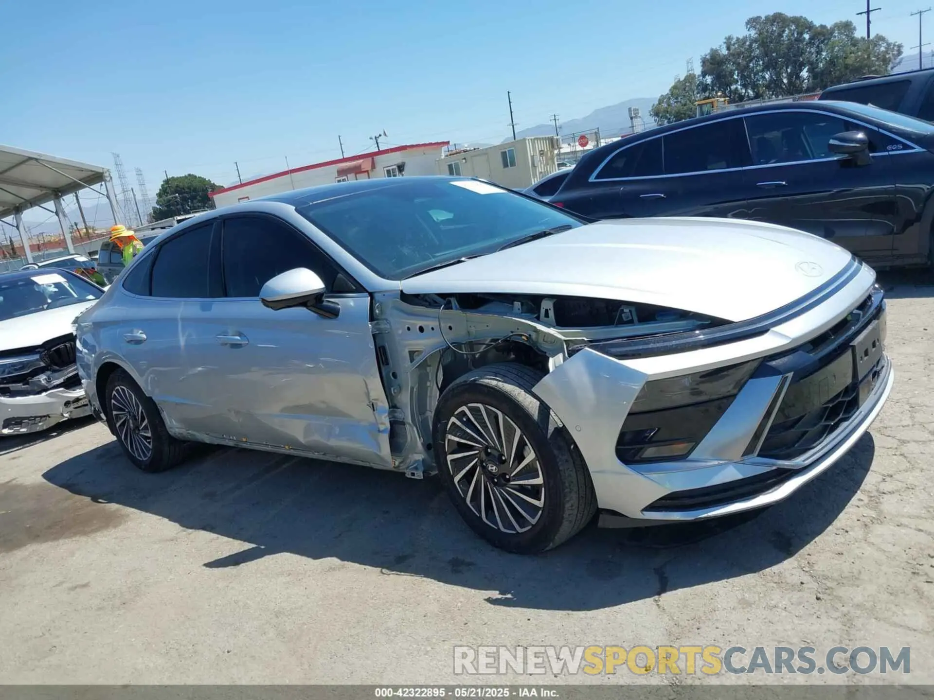 14 Photograph of a damaged car KMHL54JJ5SA110984 HYUNDAI SONATA HYBRID 2025