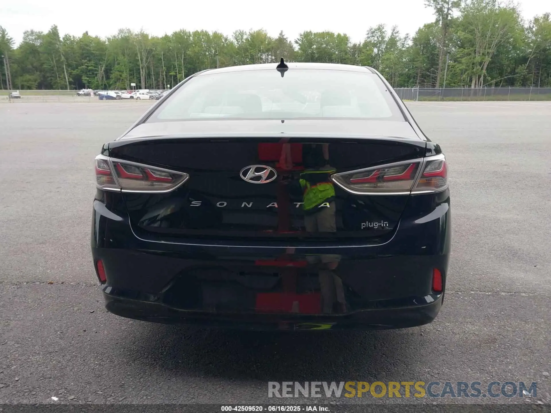16 Photograph of a damaged car KMHE14L22KA093782 HYUNDAI SONATA PLUG-IN HYBRID 2019