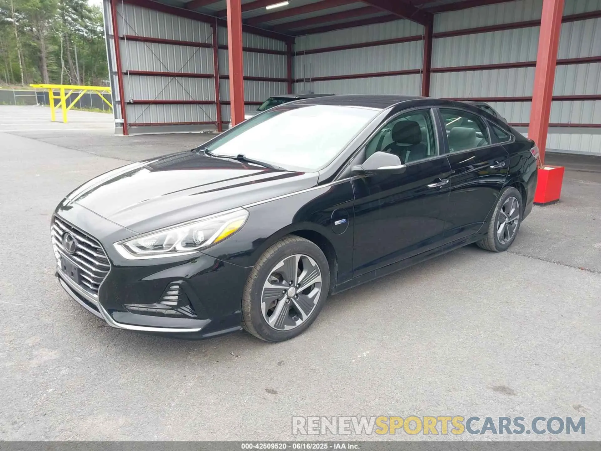 2 Photograph of a damaged car KMHE14L22KA093782 HYUNDAI SONATA PLUG-IN HYBRID 2019