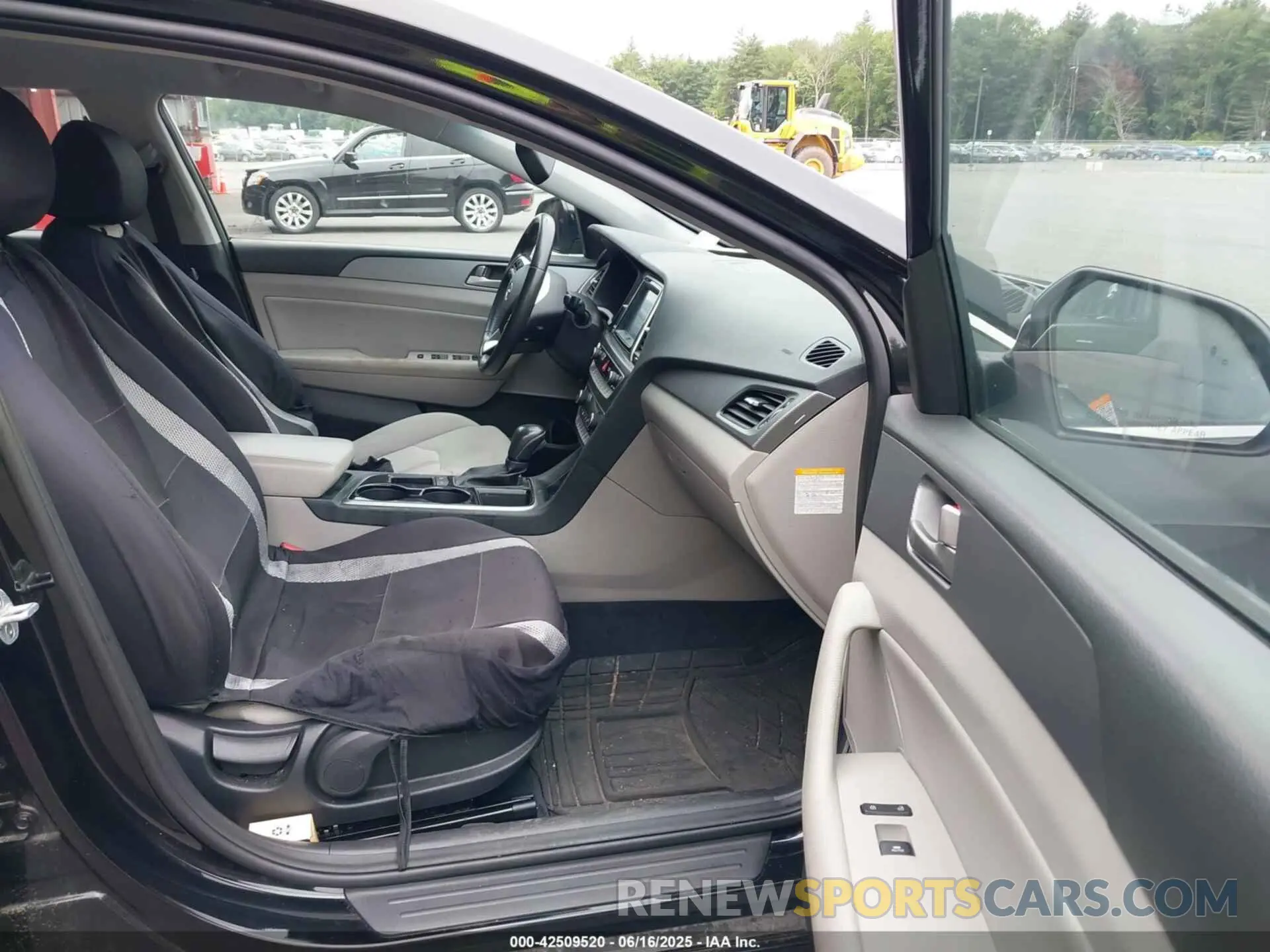 5 Photograph of a damaged car KMHE14L22KA093782 HYUNDAI SONATA PLUG-IN HYBRID 2019