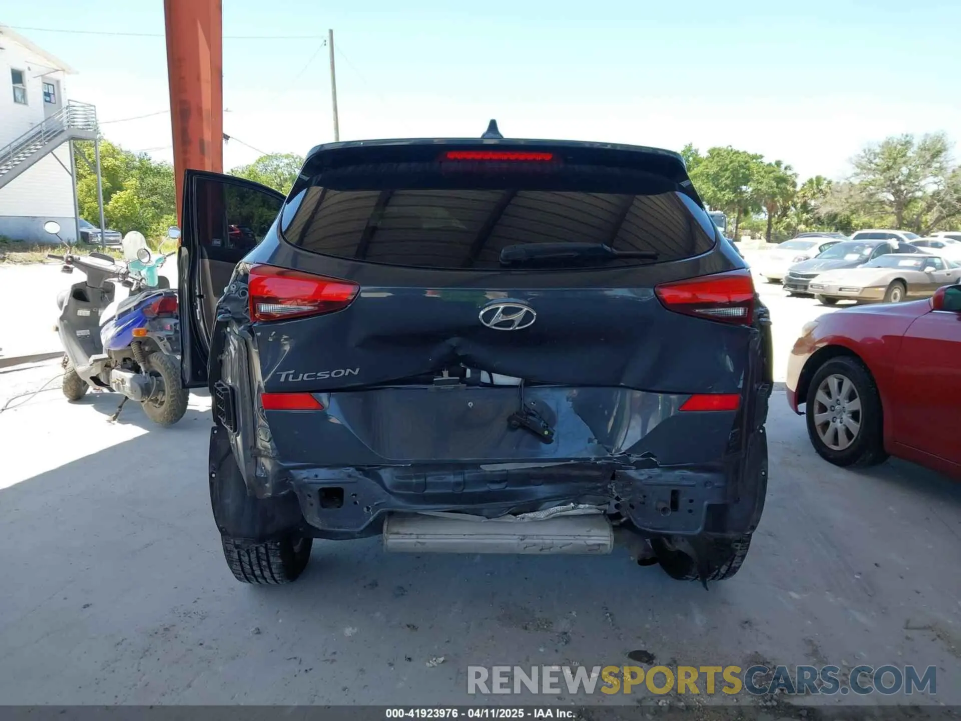 17 Photograph of a damaged car KM8J23A40KU007152 HYUNDAI TUCSON 2019