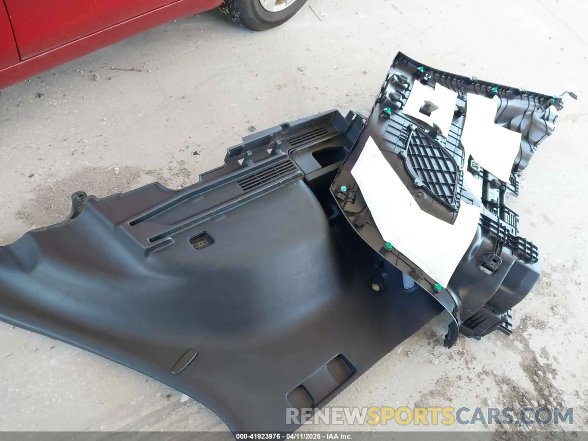 19 Photograph of a damaged car KM8J23A40KU007152 HYUNDAI TUCSON 2019
