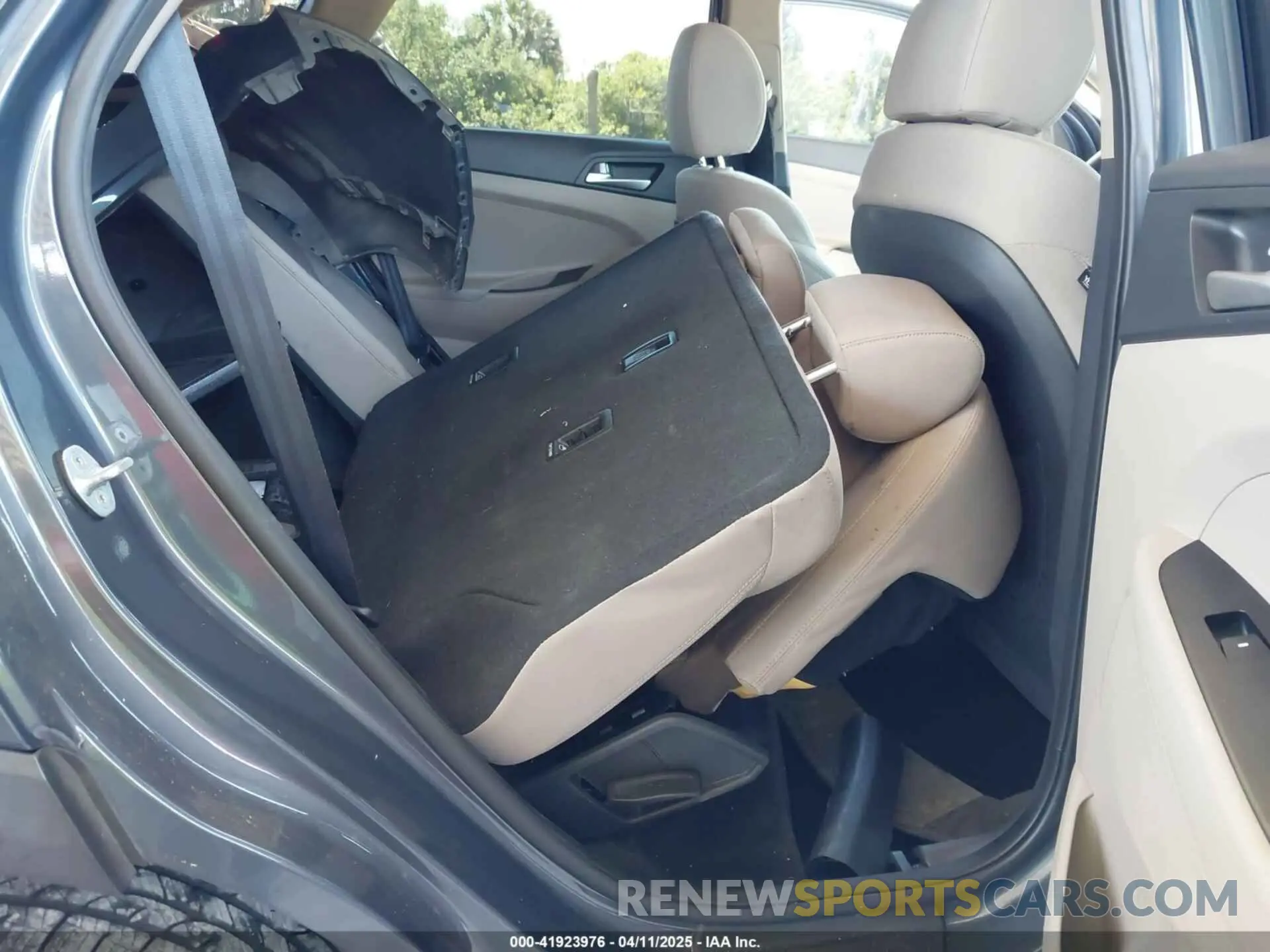 8 Photograph of a damaged car KM8J23A40KU007152 HYUNDAI TUCSON 2019