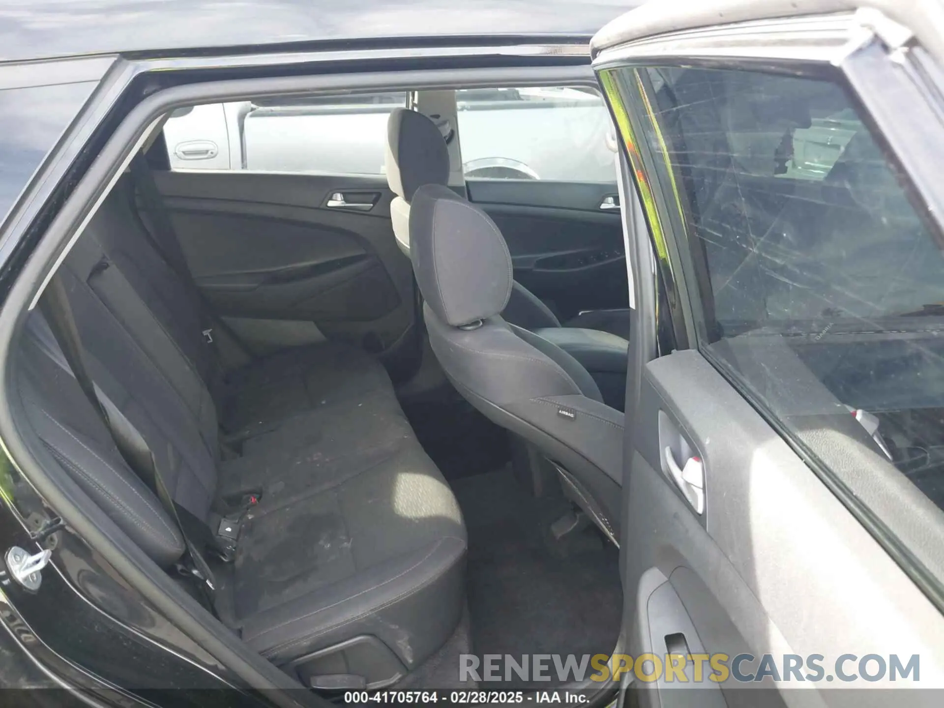 8 Фотография поврежденного автомобиля KM8J23A43KU852982 HYUNDAI TUCSON 2019
