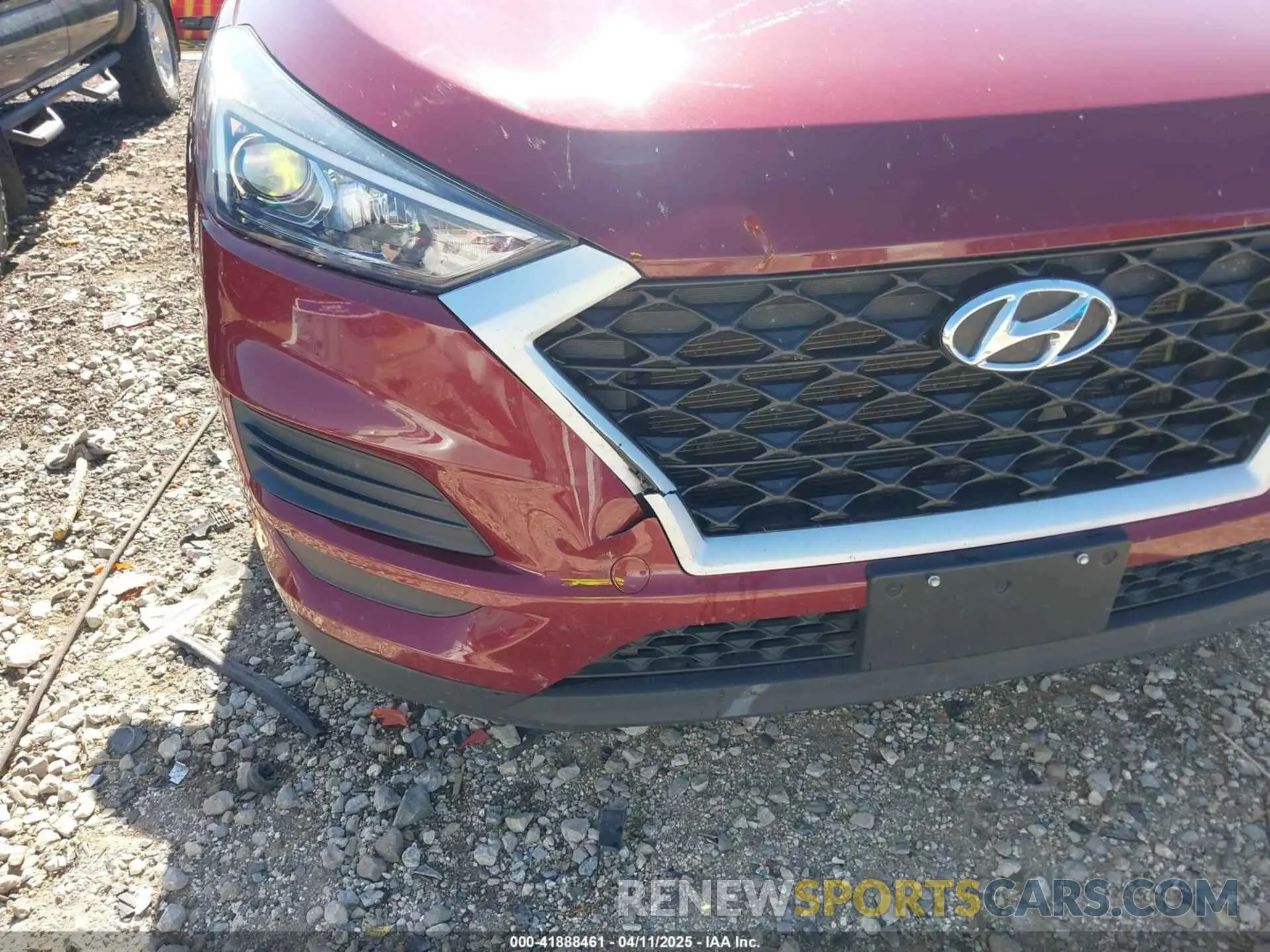 17 Photograph of a damaged car KM8J2CA41KU926156 HYUNDAI TUCSON 2019