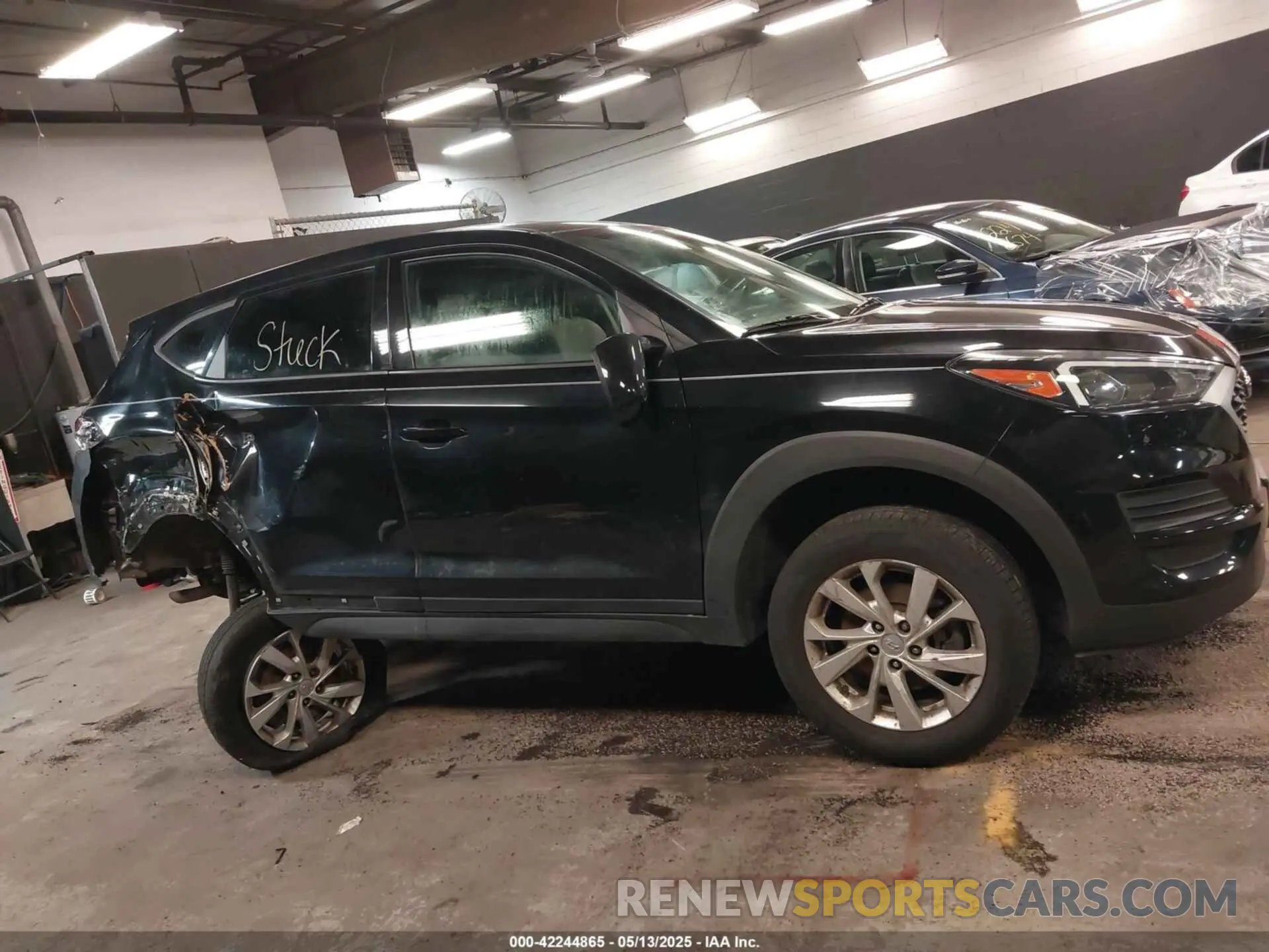 13 Фотография поврежденного автомобиля KM8J2CA45KU065869 HYUNDAI TUCSON 2019