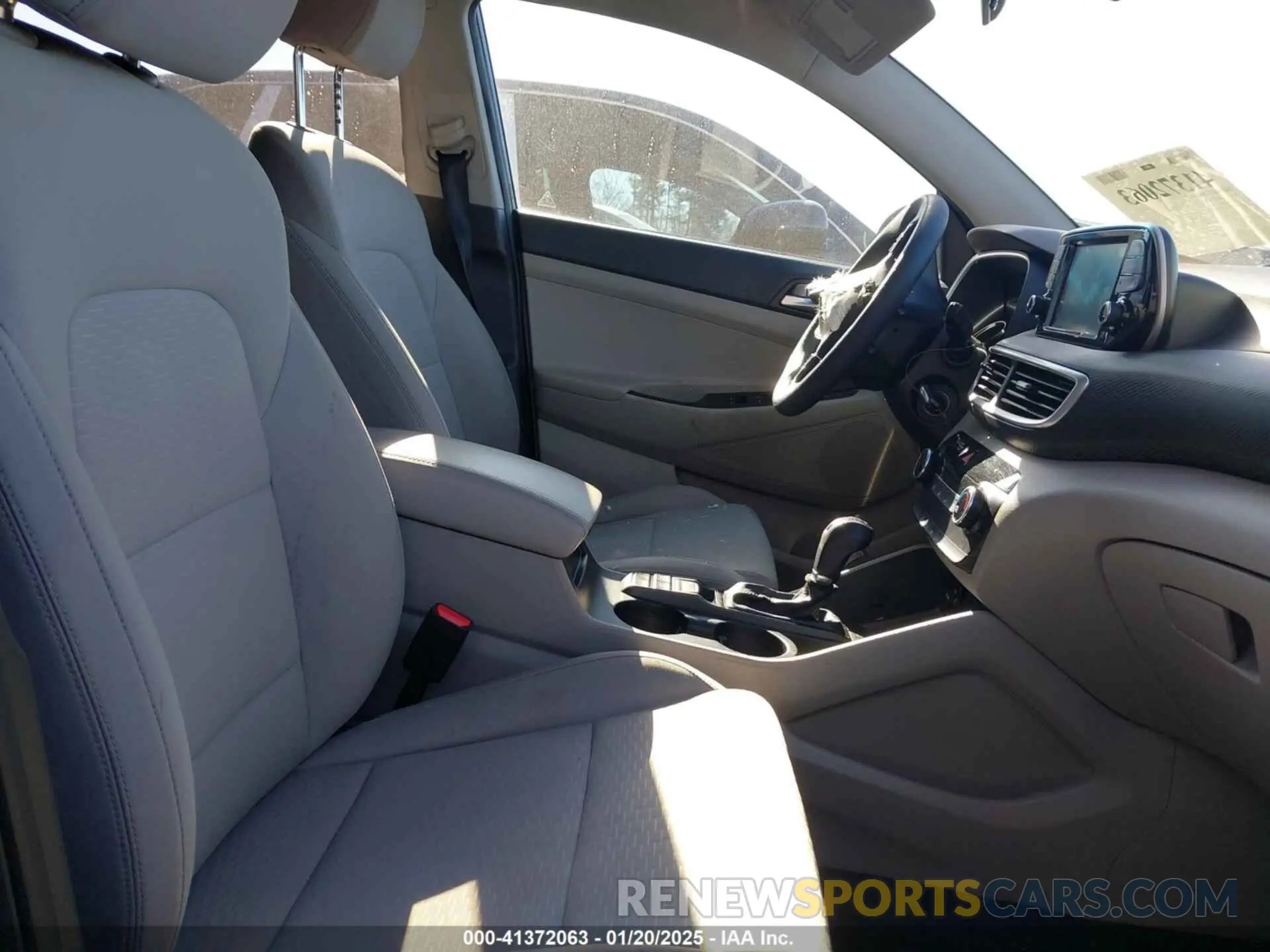 5 Photograph of a damaged car KM8J2CA45KU951058 HYUNDAI TUCSON 2019