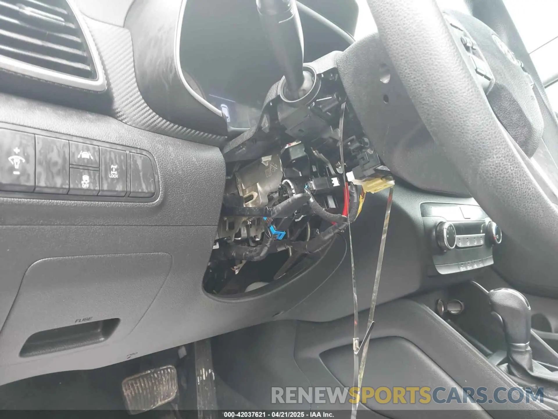 17 Photograph of a damaged car KM8J2CA46KU009715 HYUNDAI TUCSON 2019