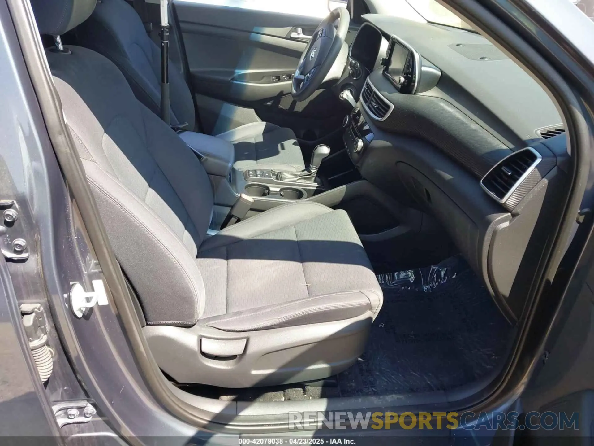 5 Photograph of a damaged car KM8J2CA46KU859019 HYUNDAI TUCSON 2019