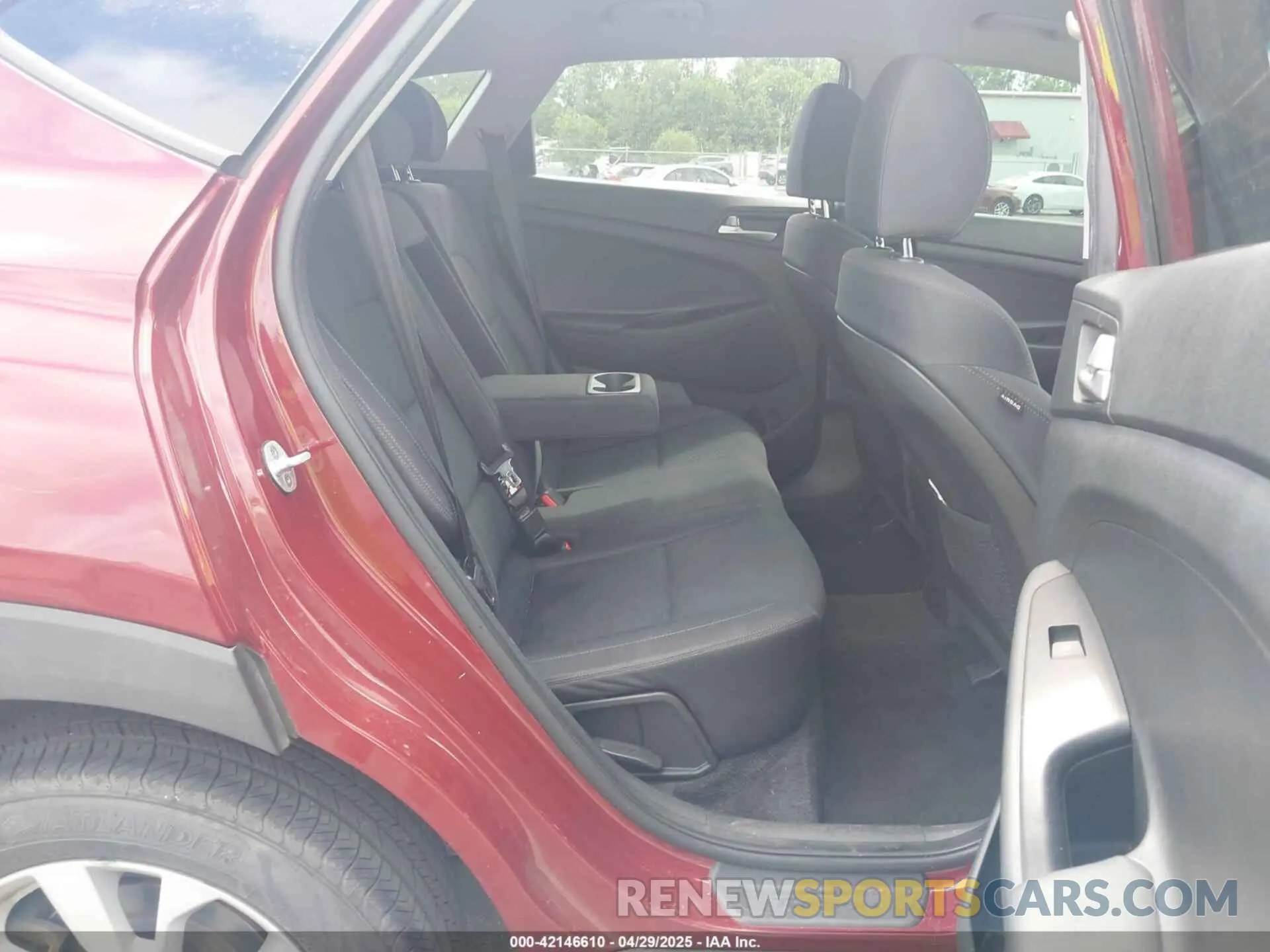 8 Photograph of a damaged car KM8J2CA46KU937184 HYUNDAI TUCSON 2019