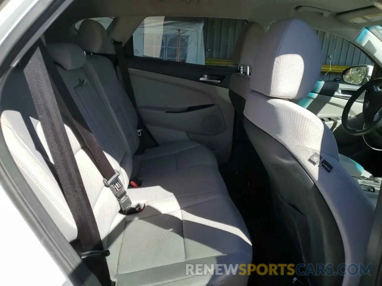 10 Фотография поврежденного автомобиля KM8J2CA47KU033909 HYUNDAI TUCSON 2019