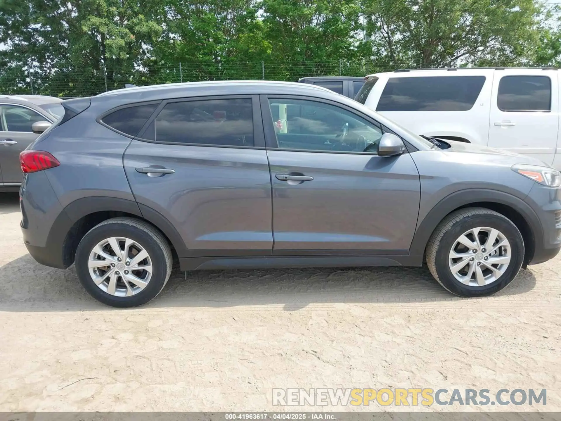 13 Фотография поврежденного автомобиля KM8J33A43KU962816 HYUNDAI TUCSON 2019