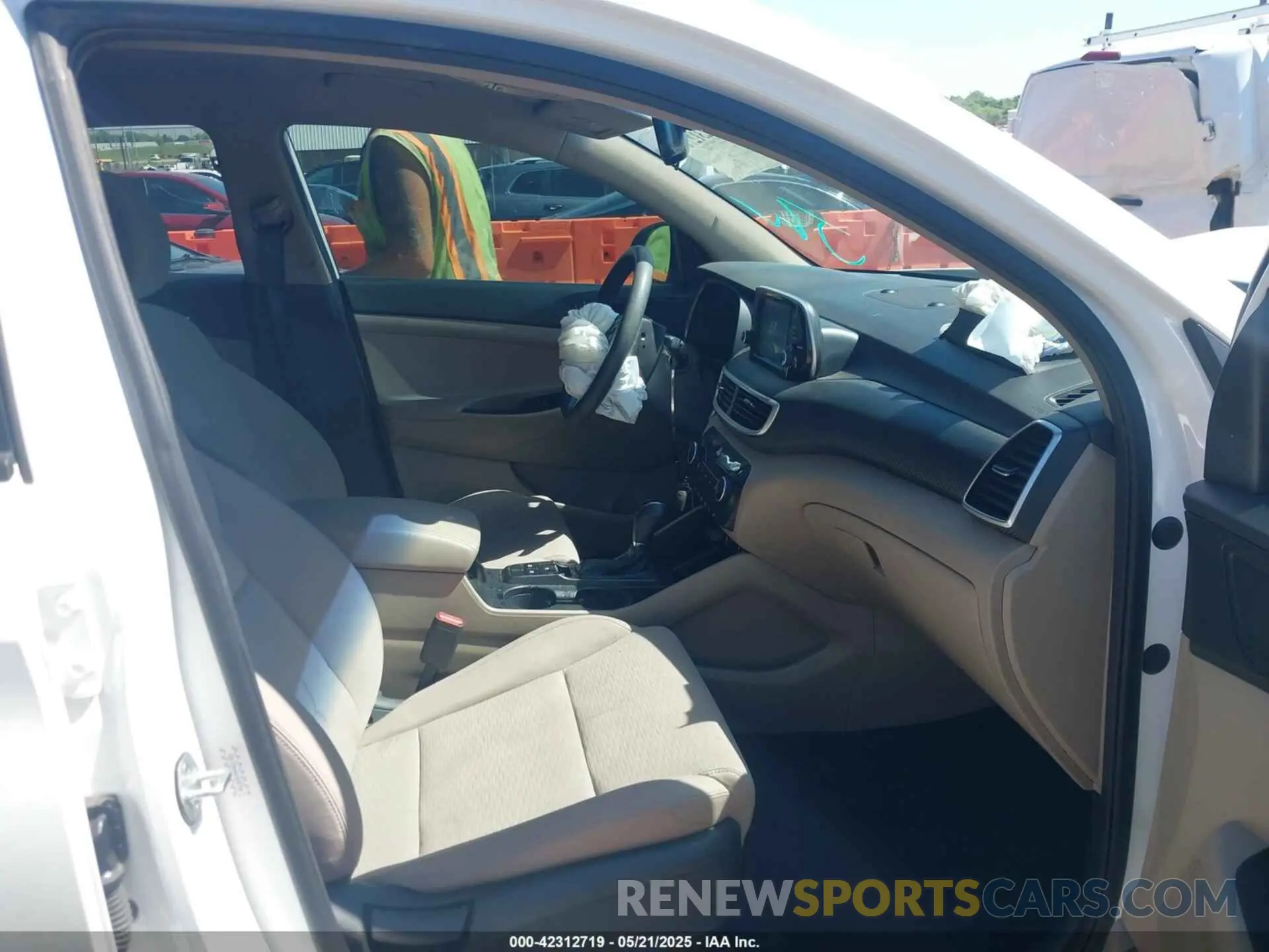 5 Фотография поврежденного автомобиля KM8J33A44KU038790 HYUNDAI TUCSON 2019
