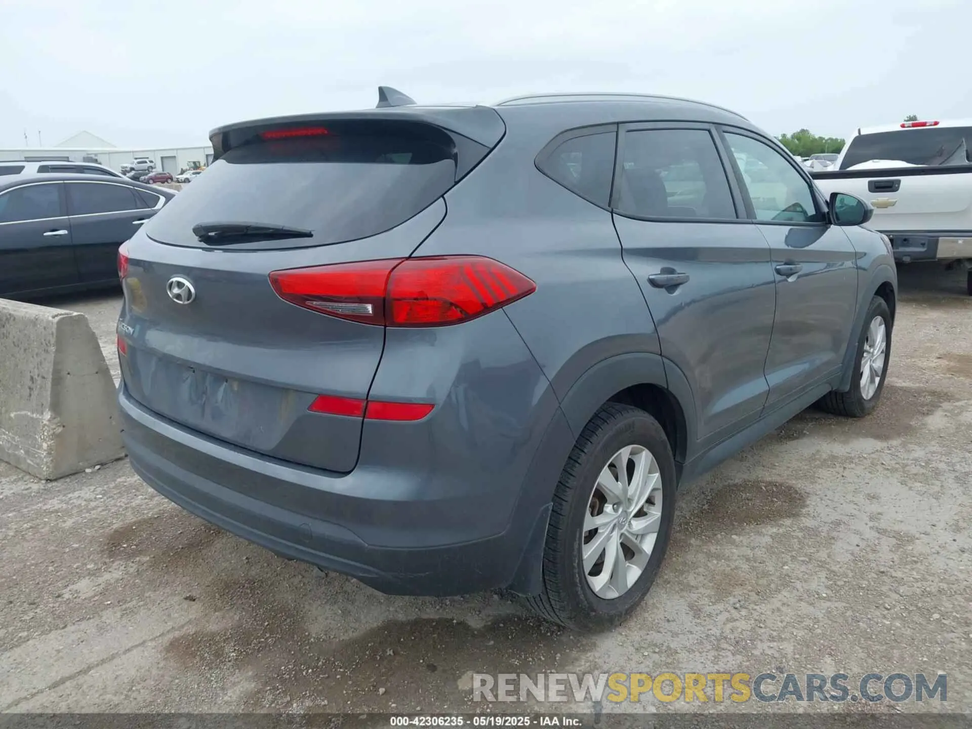 4 Photograph of a damaged car KM8J33A44KU978359 HYUNDAI TUCSON 2019
