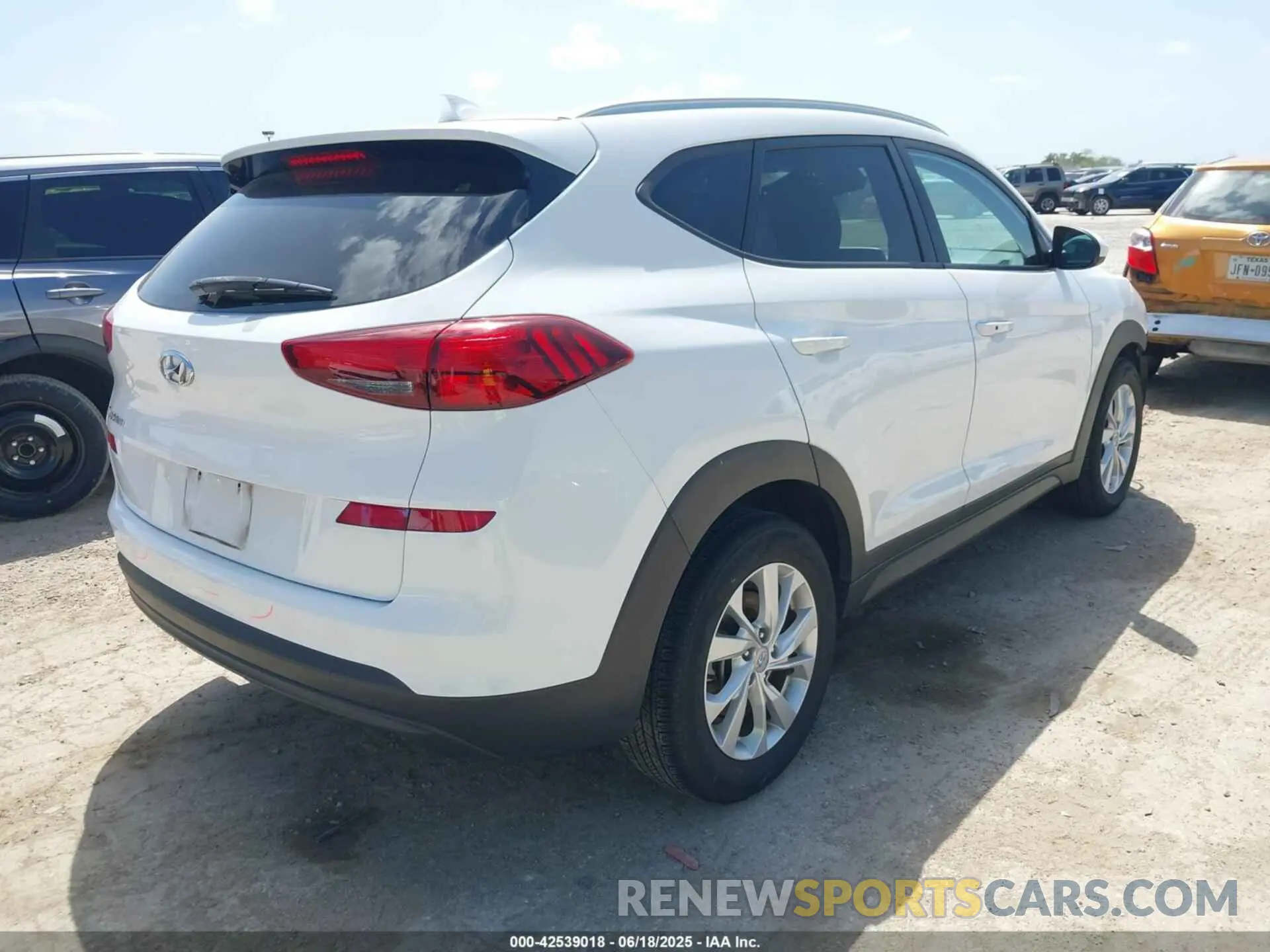 4 Photograph of a damaged car KM8J33A49KU940769 HYUNDAI TUCSON 2019