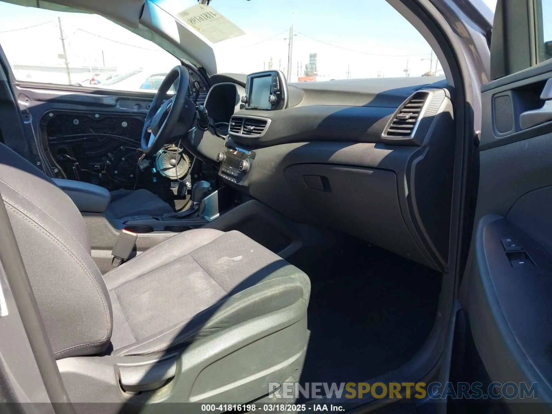 5 Photograph of a damaged car KM8J33AL1KU890618 HYUNDAI TUCSON 2019