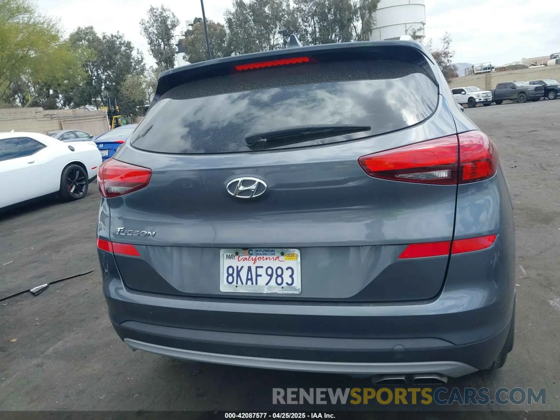 17 Photograph of a damaged car KM8J33AL2KU954388 HYUNDAI TUCSON 2019
