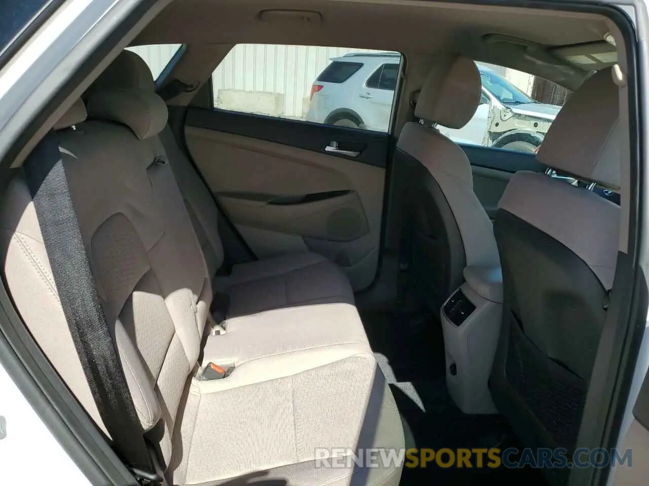 11 Photograph of a damaged car KM8J33AL5KU998417 HYUNDAI TUCSON 2019