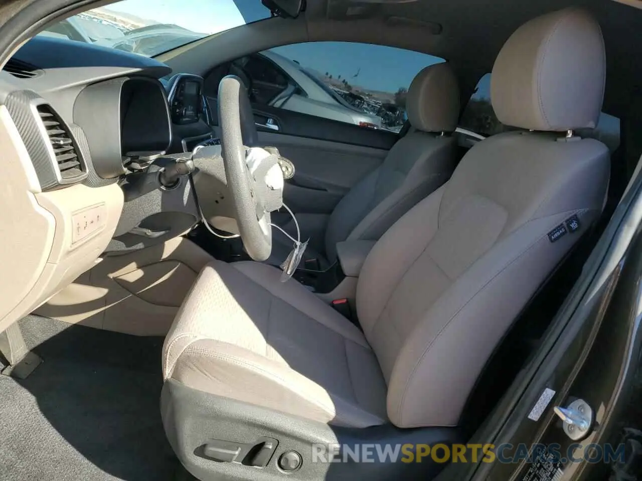 7 Photograph of a damaged car KM8J33AL7KU947274 HYUNDAI TUCSON 2019