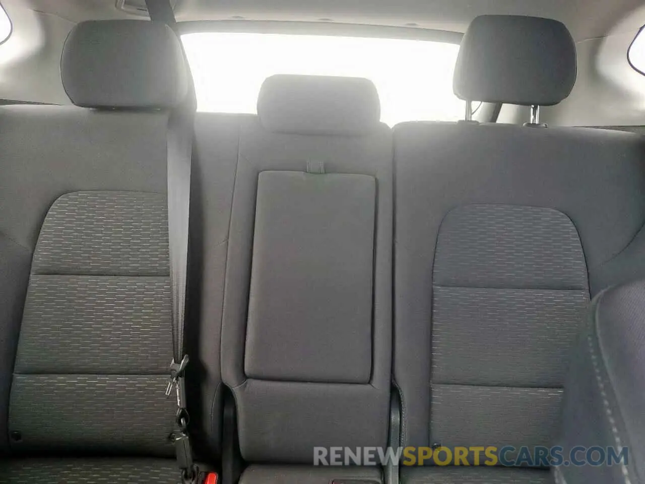 10 Фотография поврежденного автомобиля KM8J33AL7KU981070 HYUNDAI TUCSON 2019