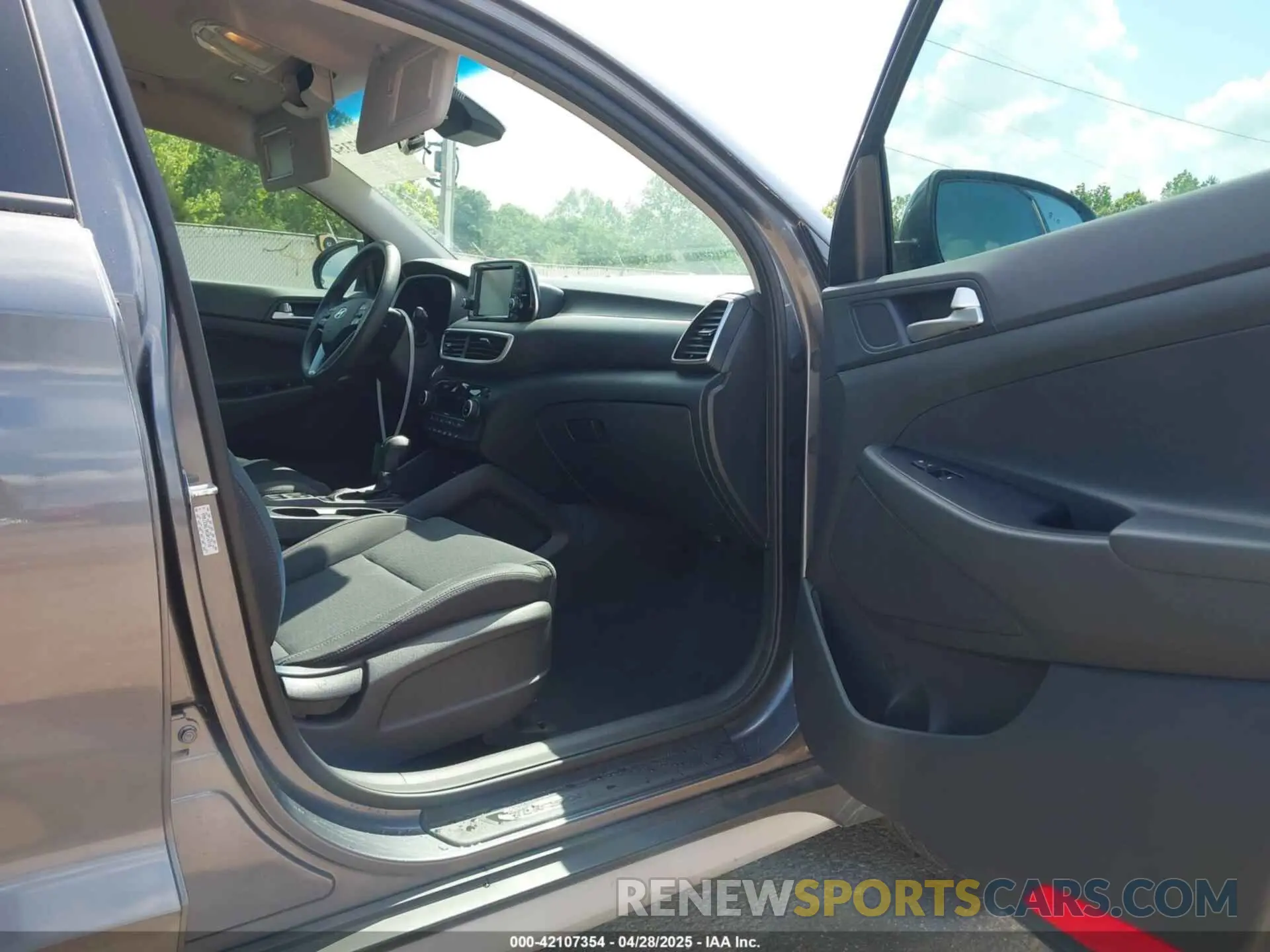 5 Photograph of a damaged car KM8J33AL9KU014718 HYUNDAI TUCSON 2019