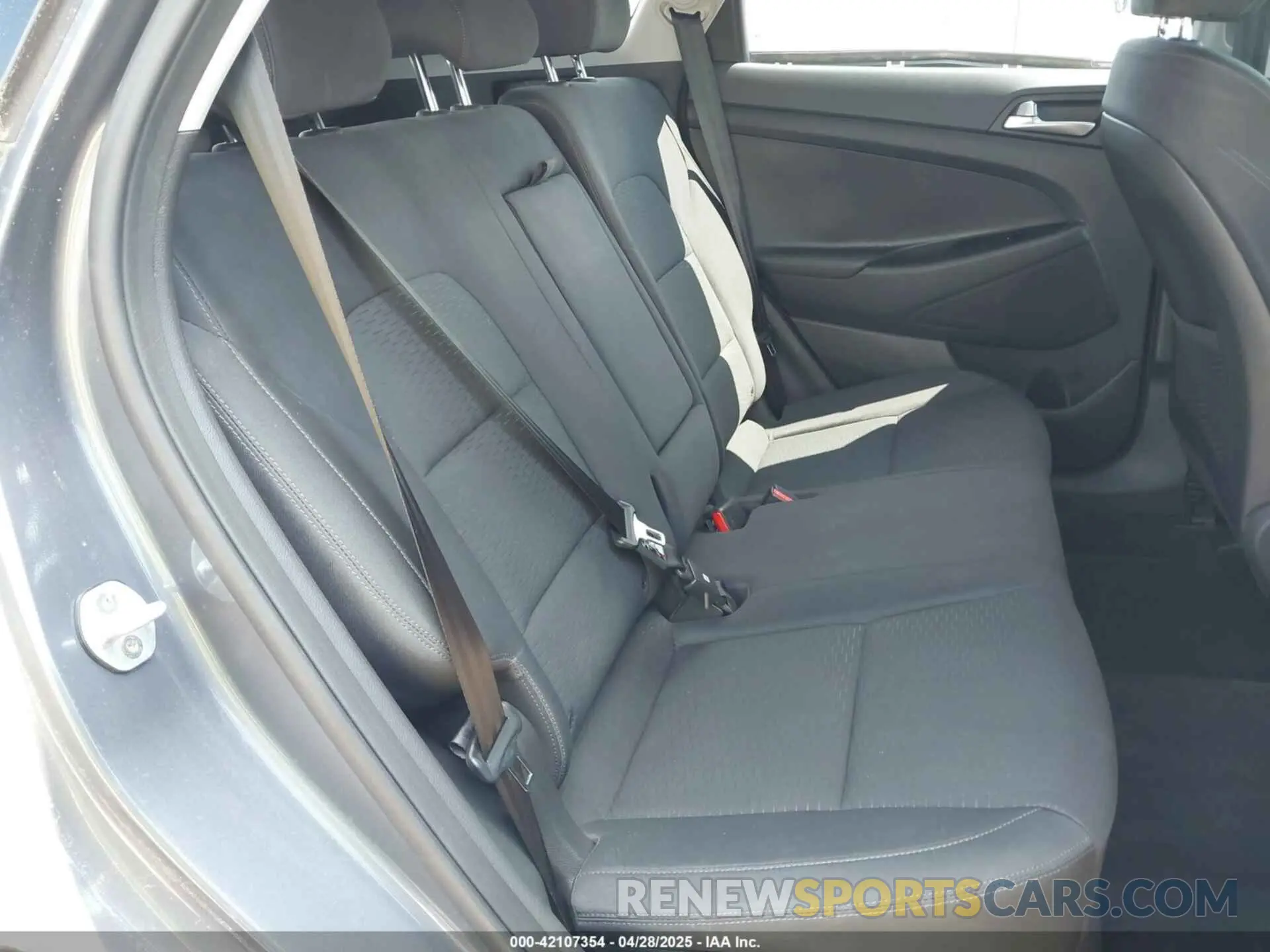 8 Photograph of a damaged car KM8J33AL9KU014718 HYUNDAI TUCSON 2019