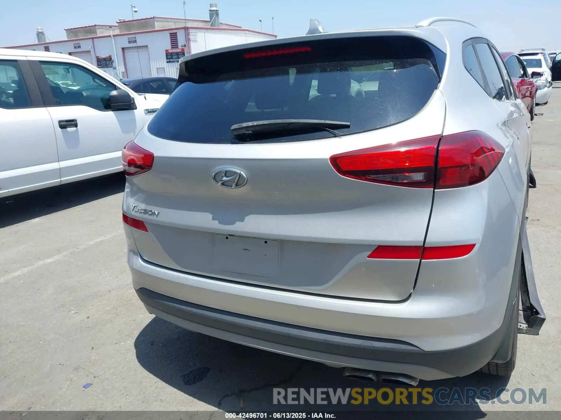 17 Photograph of a damaged car KM8J33AL9KU885912 HYUNDAI TUCSON 2019