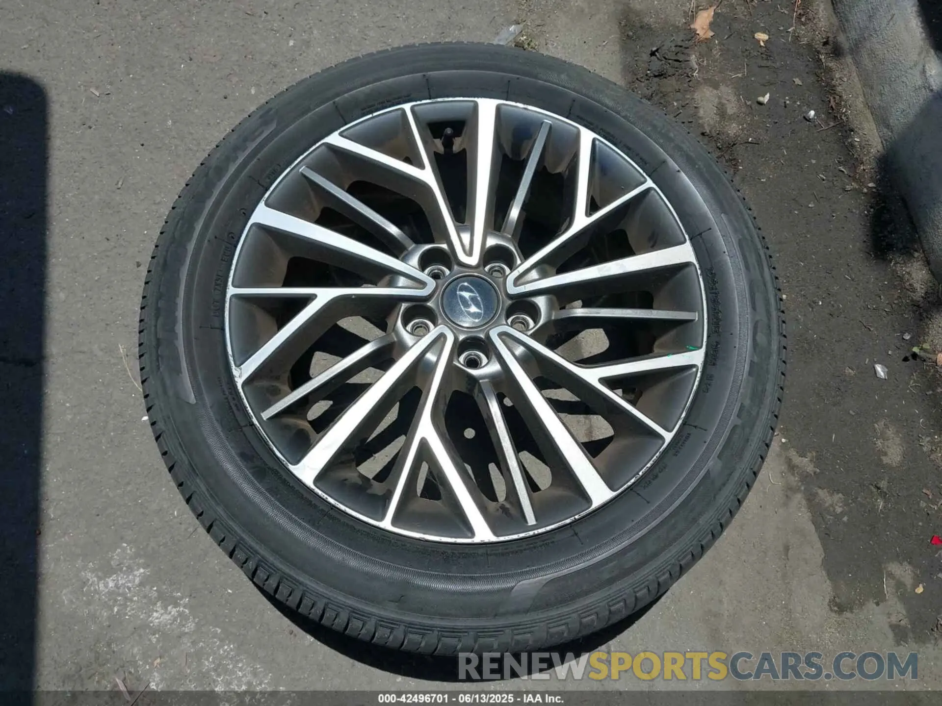19 Photograph of a damaged car KM8J33AL9KU885912 HYUNDAI TUCSON 2019