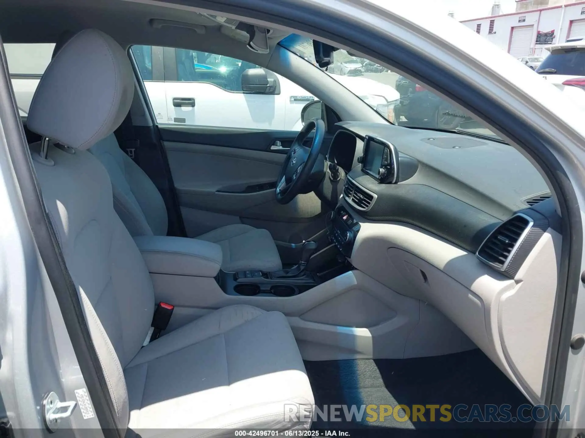 5 Photograph of a damaged car KM8J33AL9KU885912 HYUNDAI TUCSON 2019