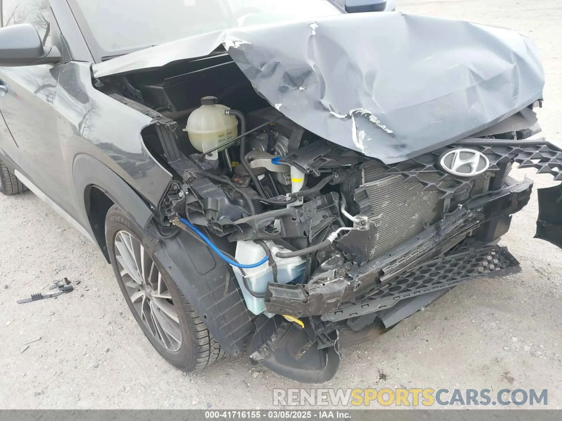 17 Photograph of a damaged car KM8J33AL9KU972838 HYUNDAI TUCSON 2019