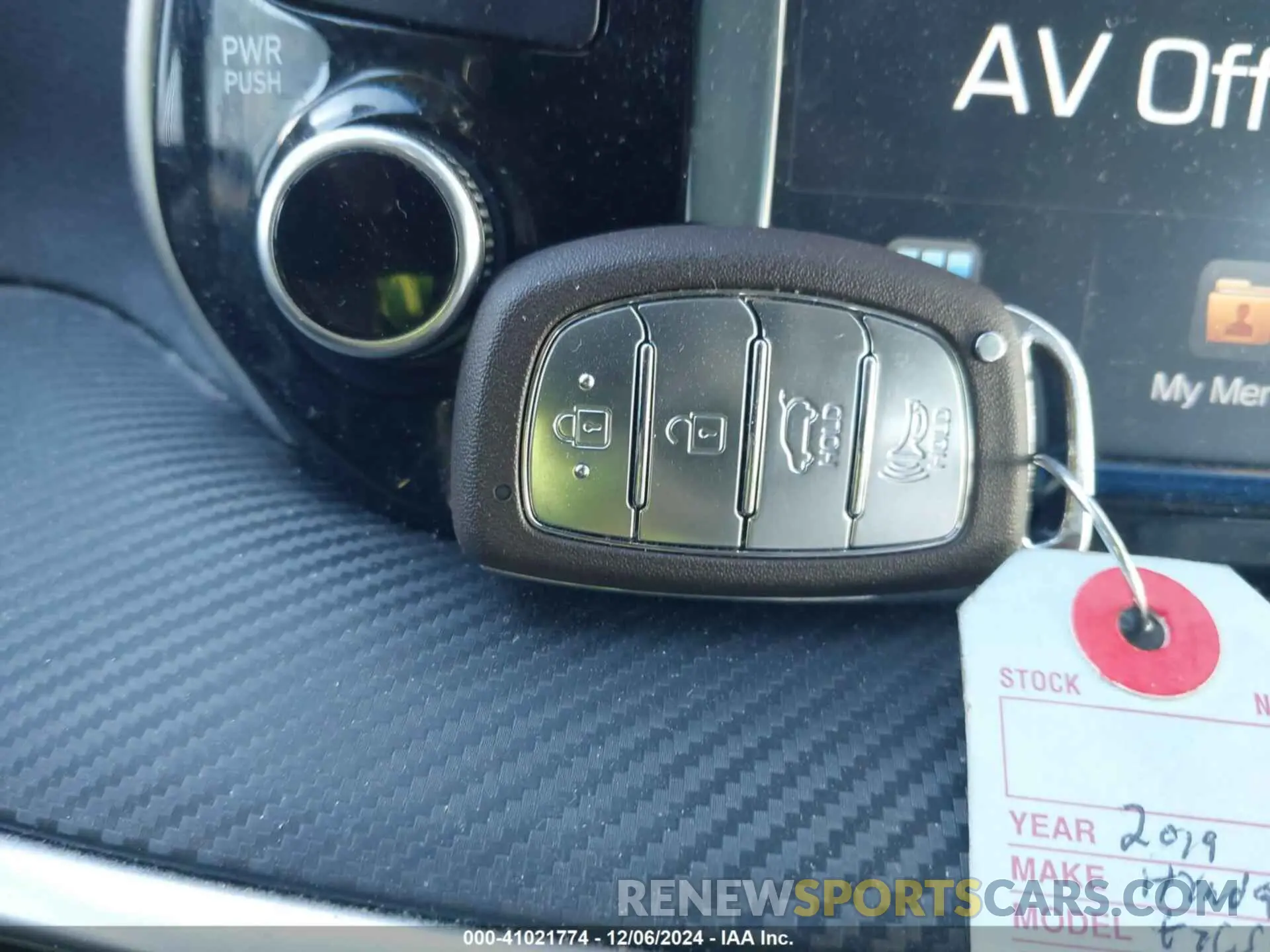 11 Photograph of a damaged car KM8J3CA40KU878596 HYUNDAI TUCSON 2019