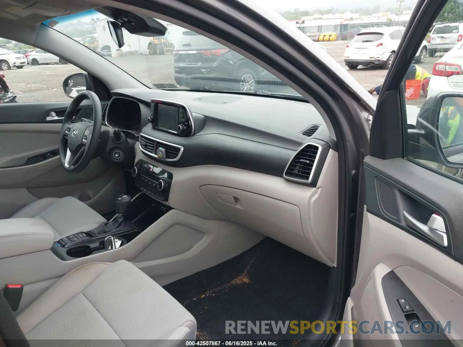 5 Photograph of a damaged car KM8J2CA45LU161342 HYUNDAI TUCSON 2020