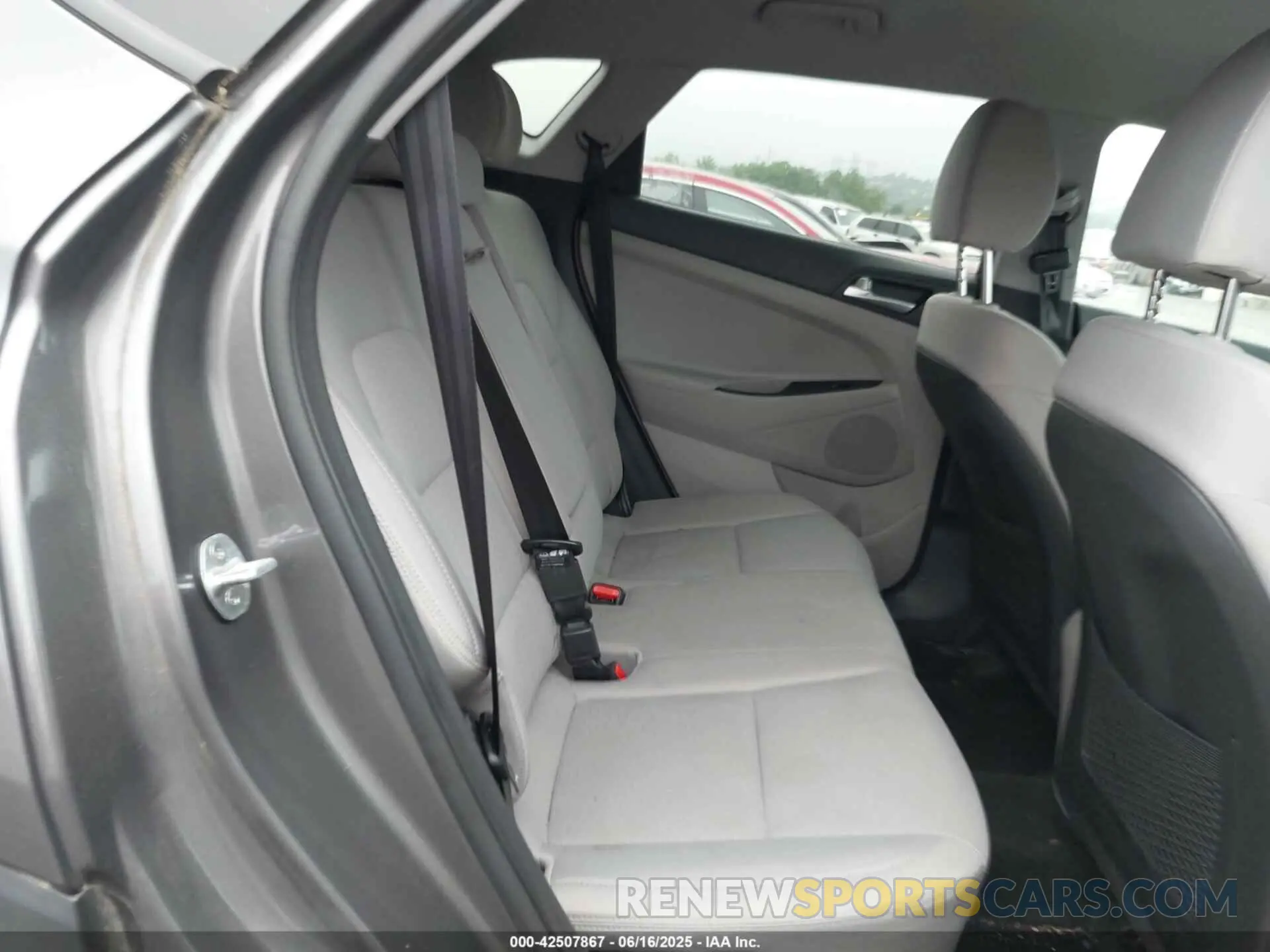 8 Photograph of a damaged car KM8J2CA45LU161342 HYUNDAI TUCSON 2020